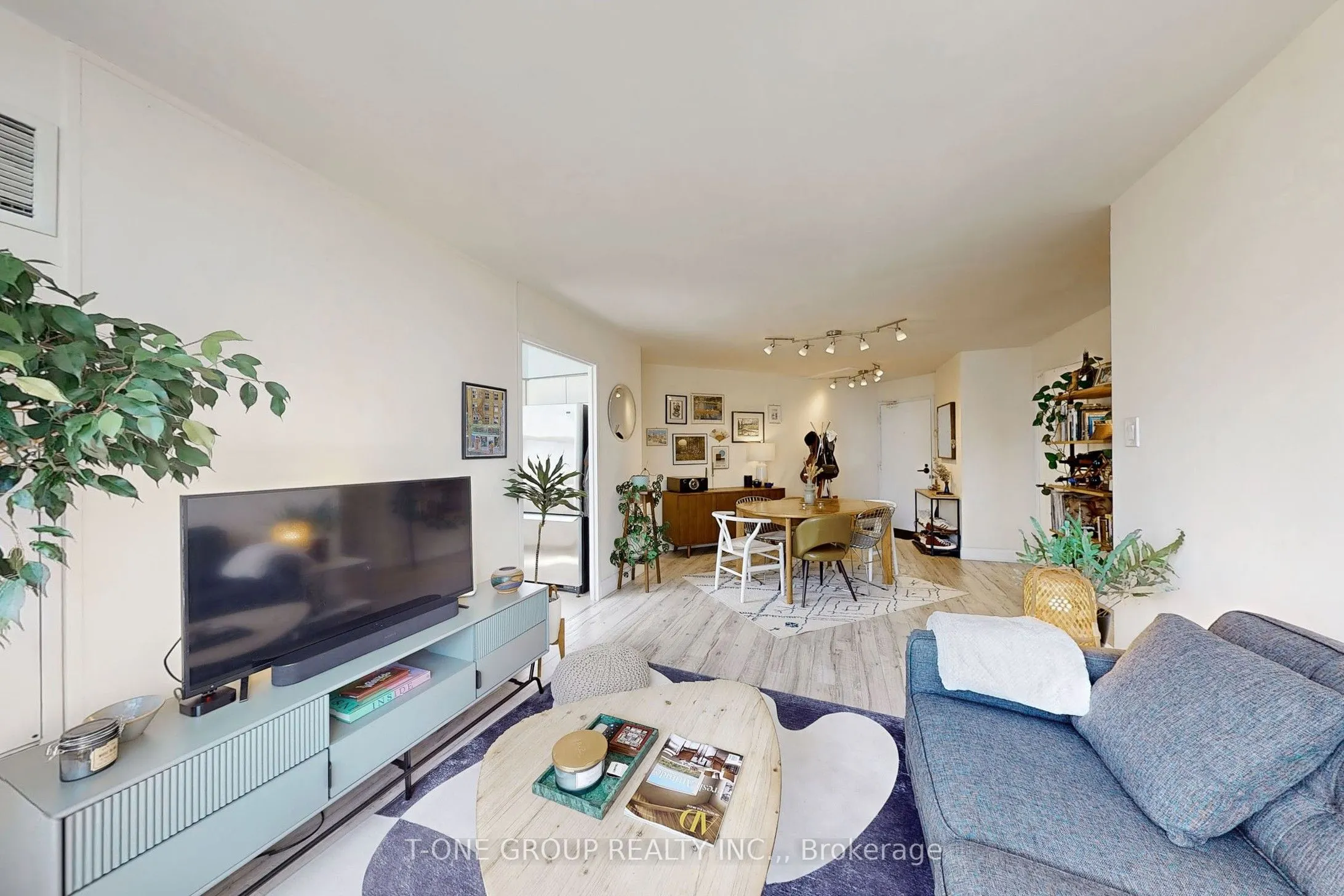 25 Maitland Street, #1212