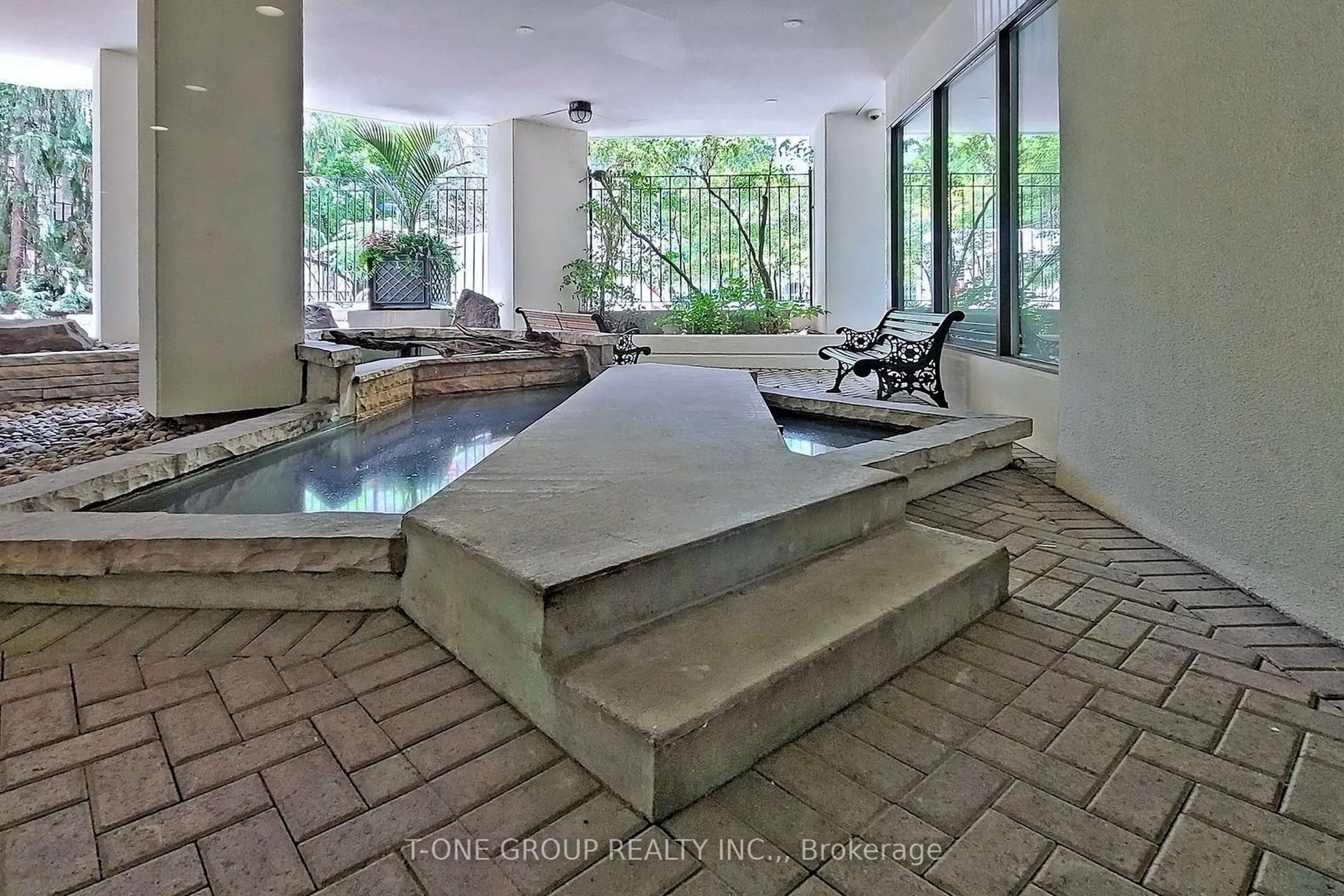 25 Maitland Street, #1212