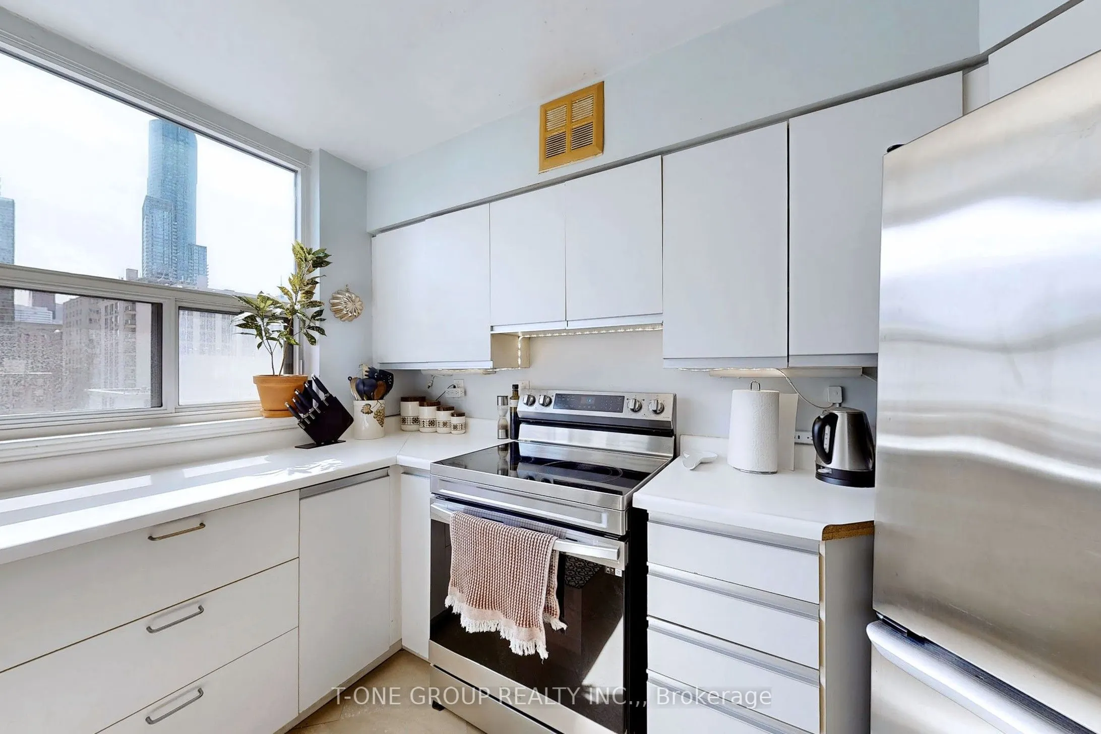 25 Maitland Street, #1212
