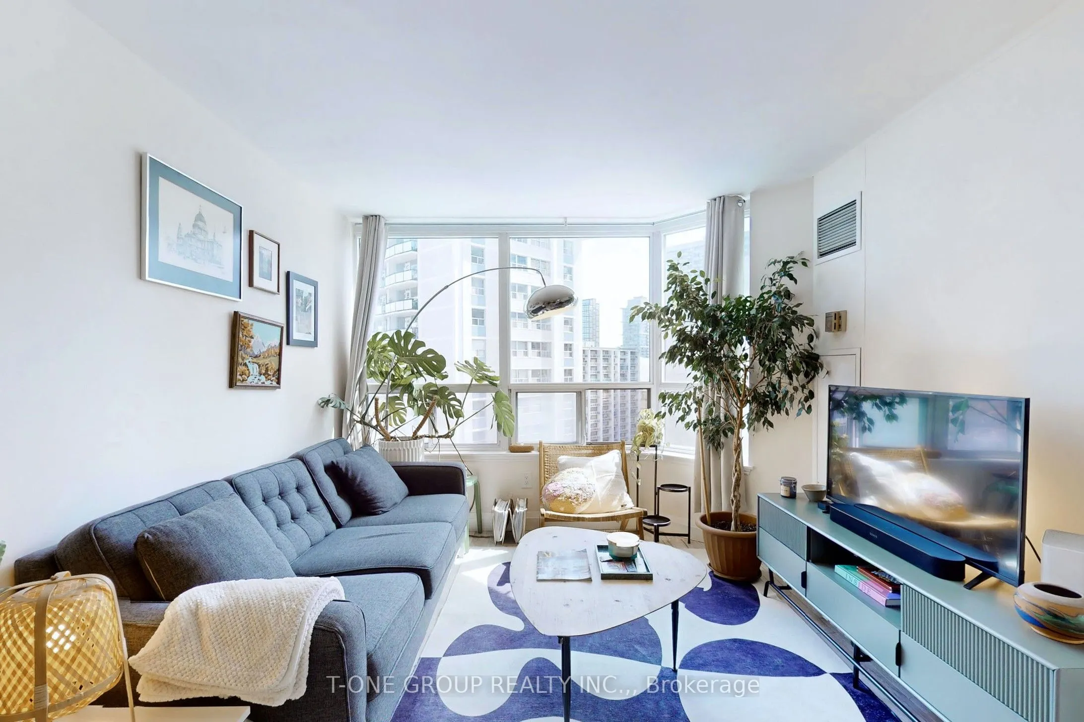 25 Maitland Street, #1212