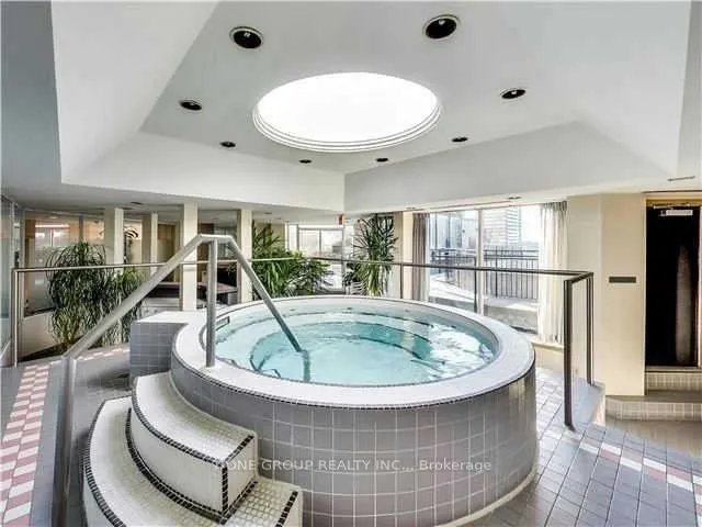 25 Maitland Street, #1212