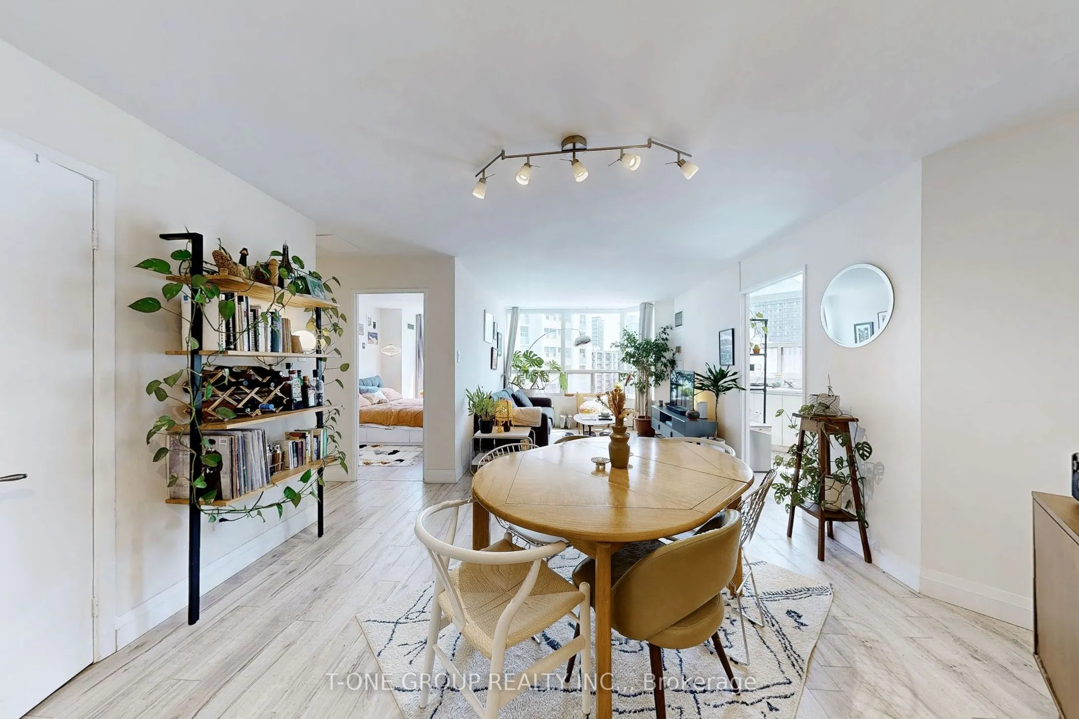 25 Maitland Street, #1212