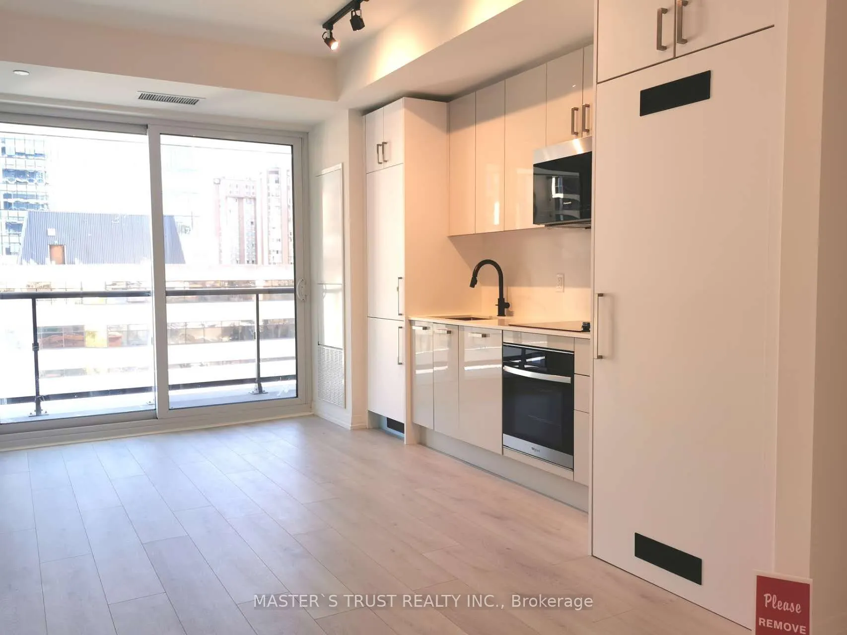 280 Dundas Street W, #803