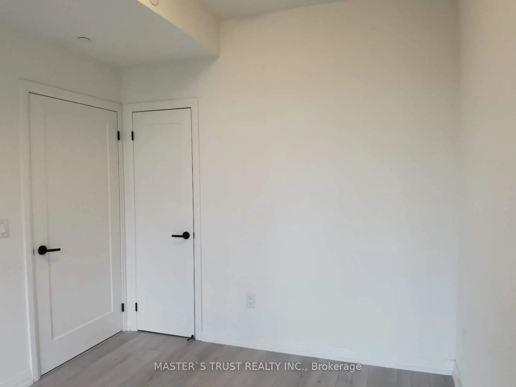 280 Dundas Street W, #803