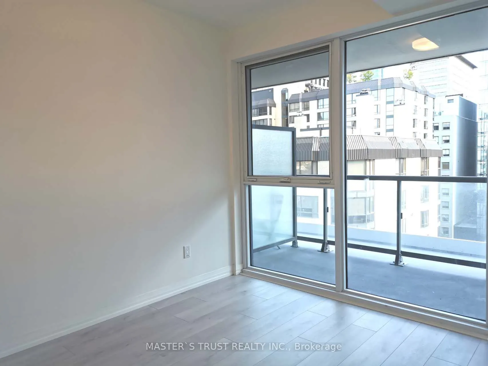 280 Dundas Street W, #803