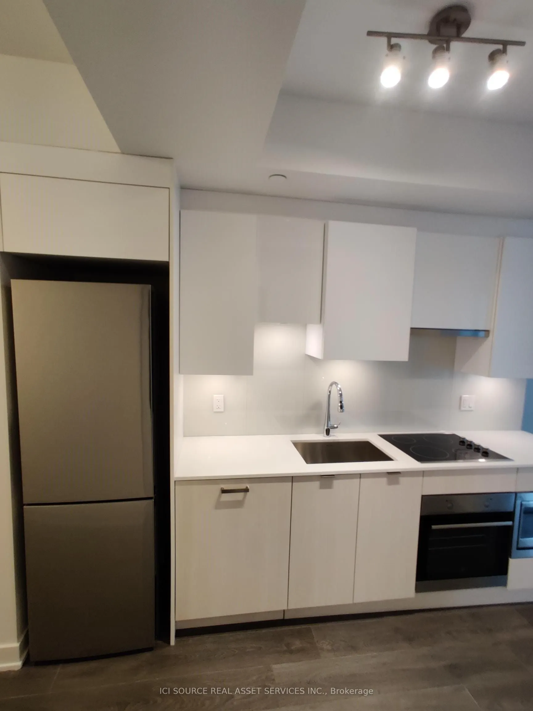 99 Broadway Avenue, #1808