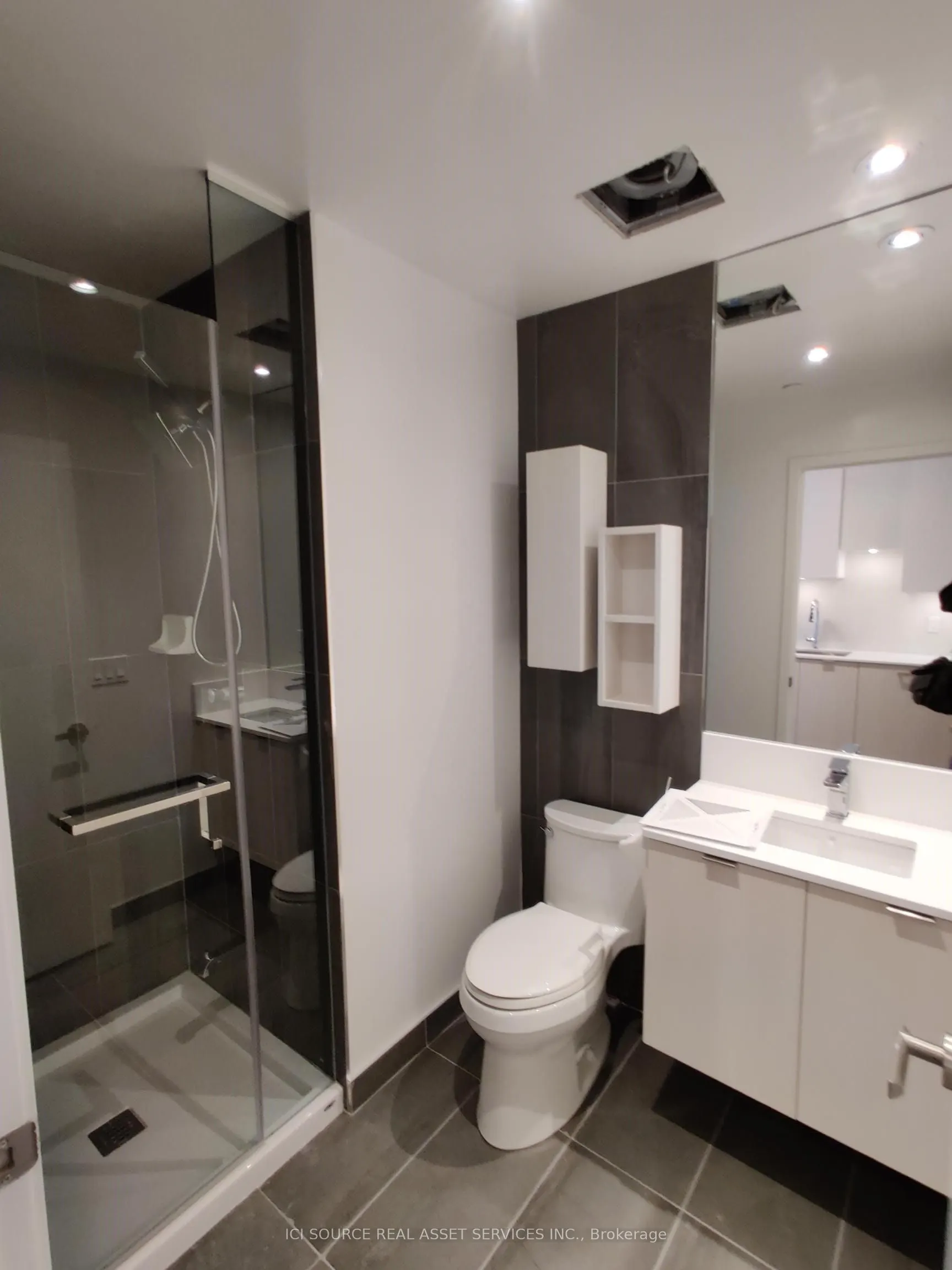 99 Broadway Avenue, #1808