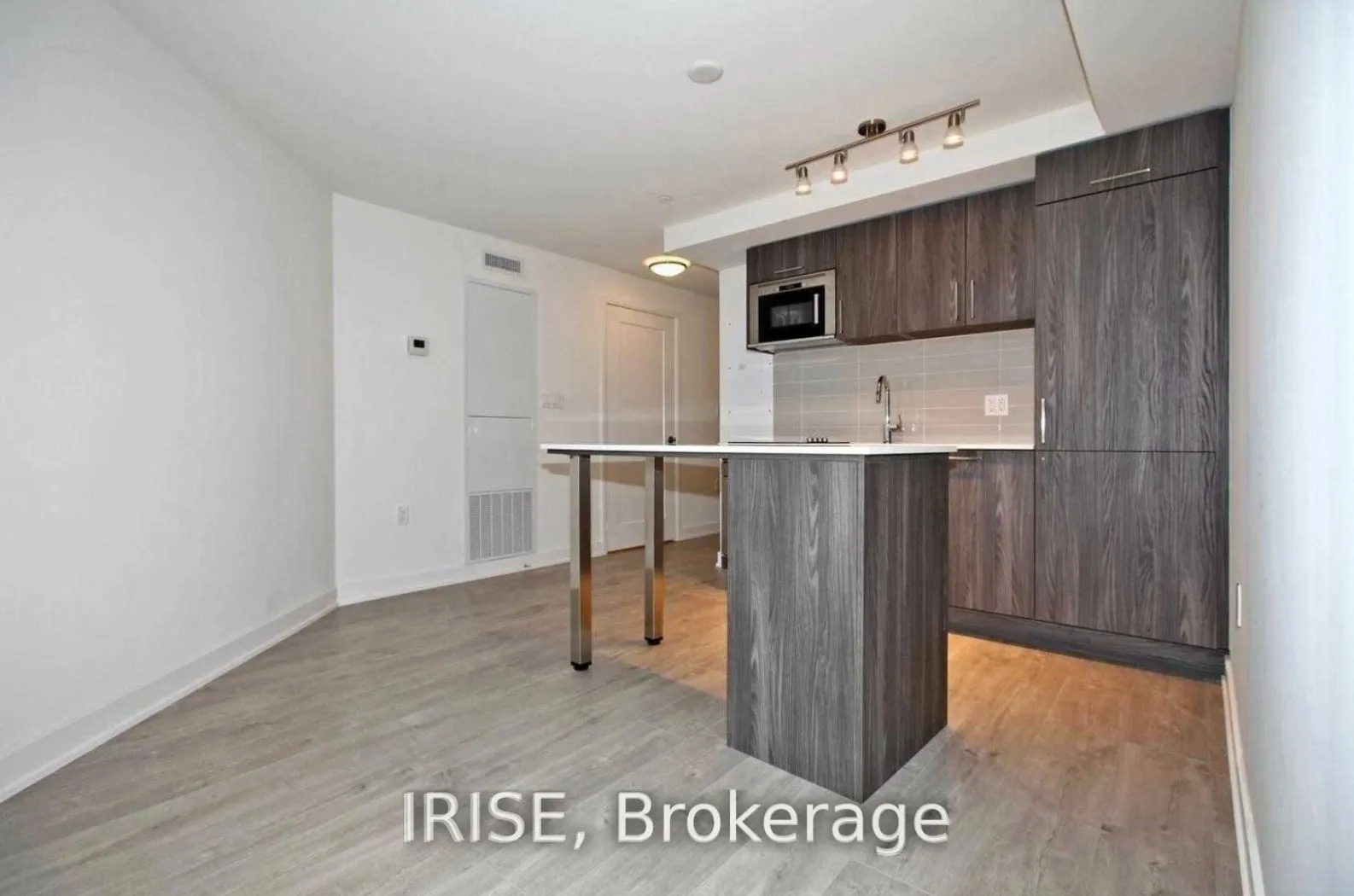576 Front Street E, #813e