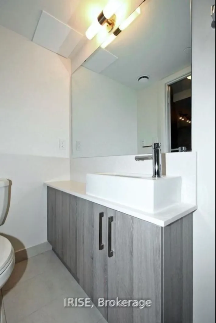 576 Front Street E, #813e