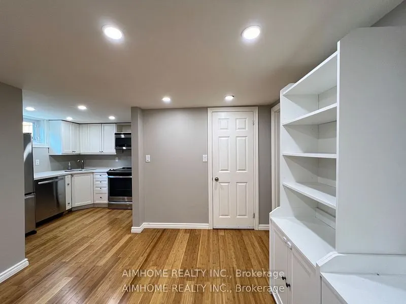 125 Chaplin Crescent, #Basement