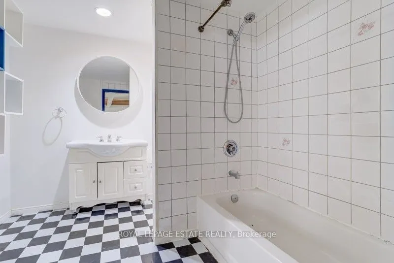 535 Queen Street E, #3
