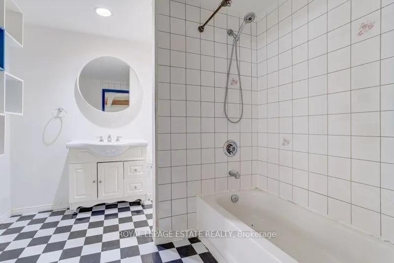 535 Queen Street E, #3