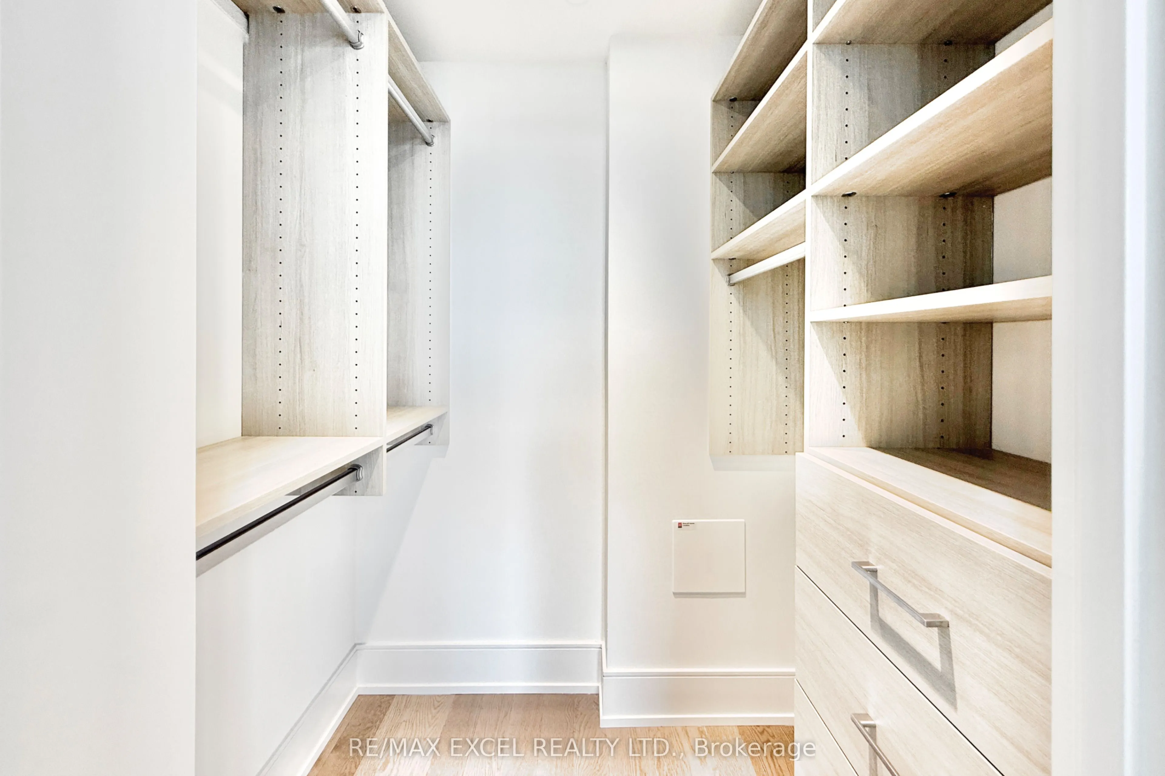 30 Inn On The Park Drive, #3409