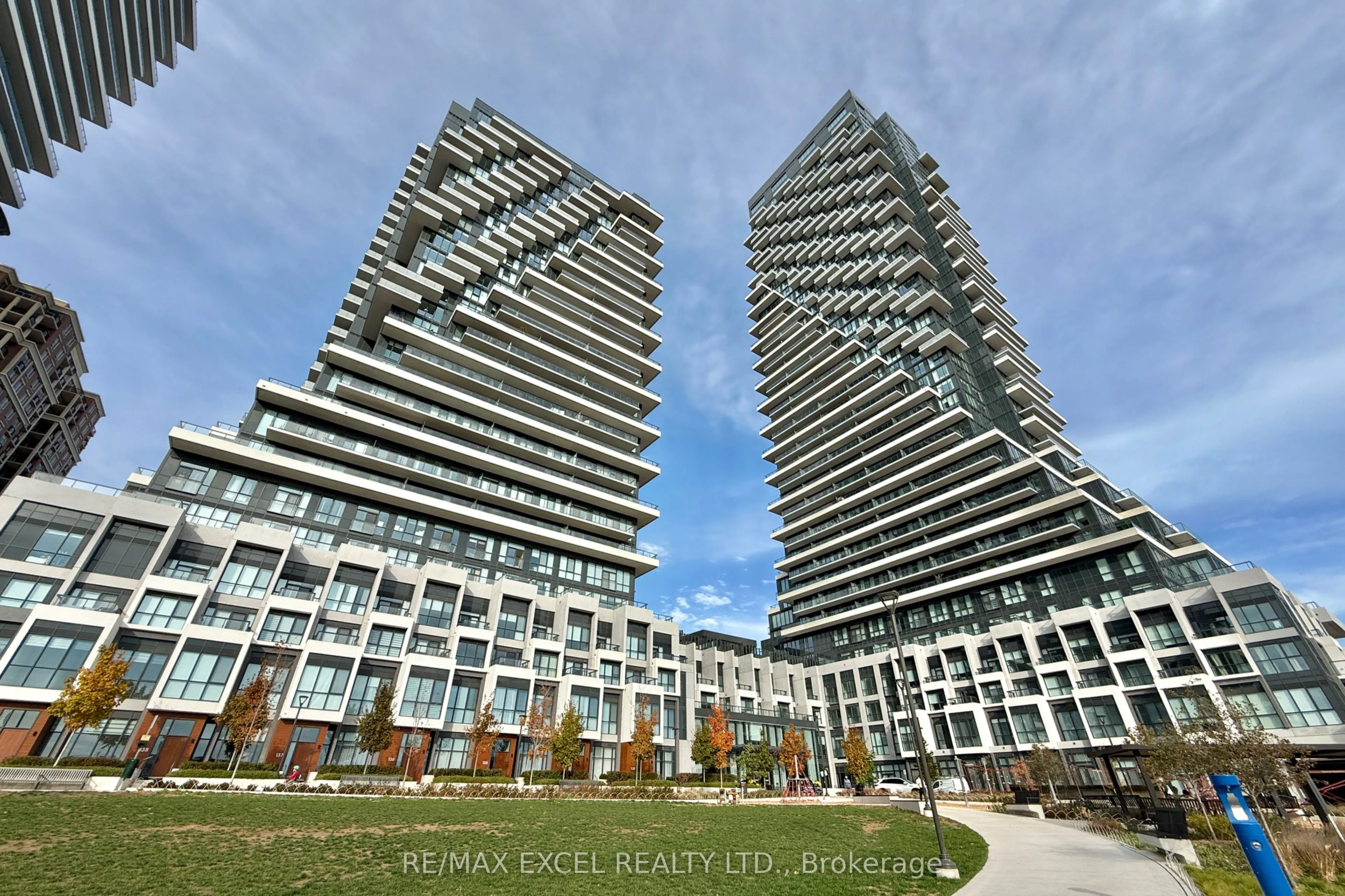 30 Inn On The Park Drive, #3409