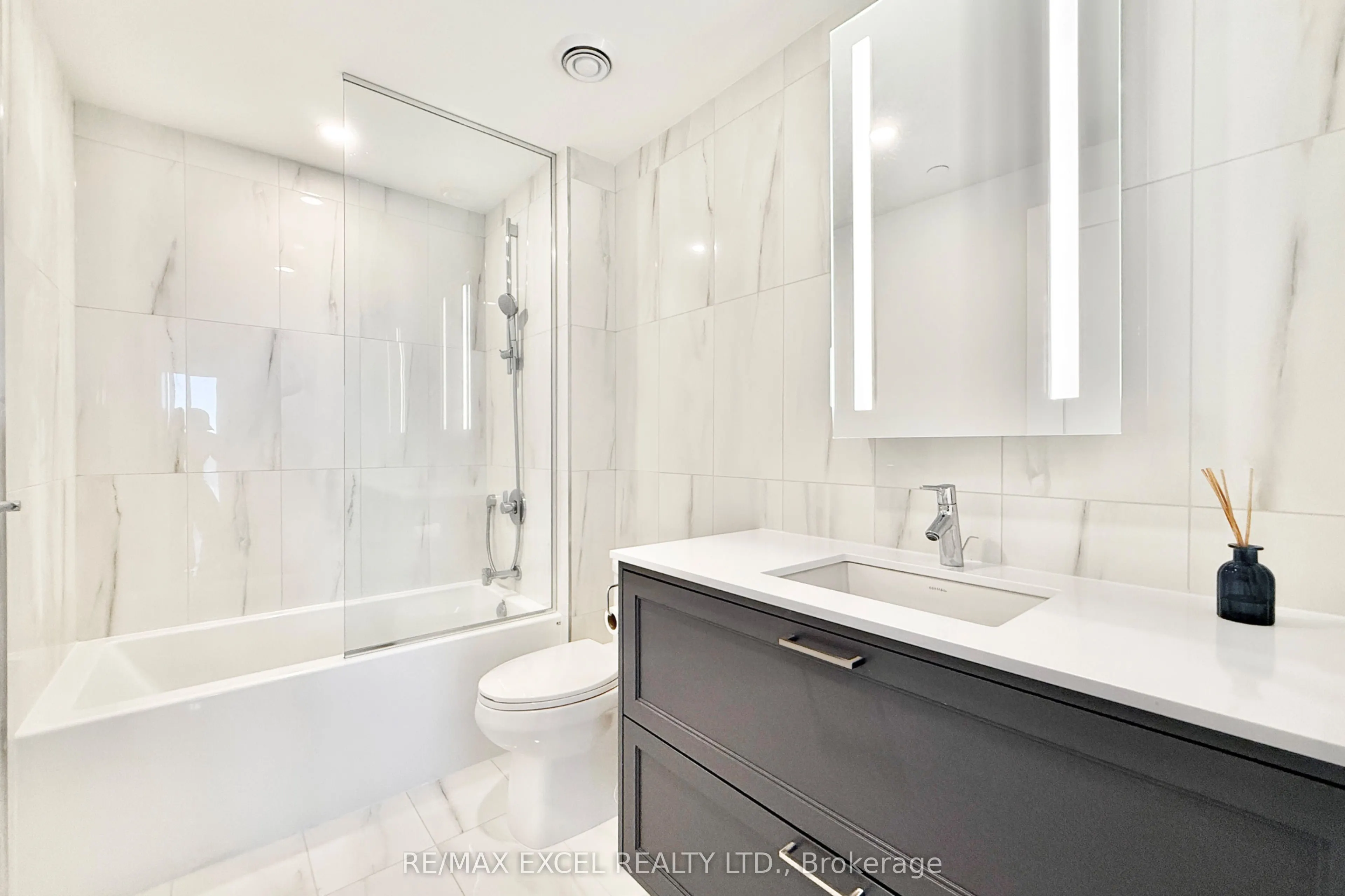 30 Inn On The Park Drive, #3409