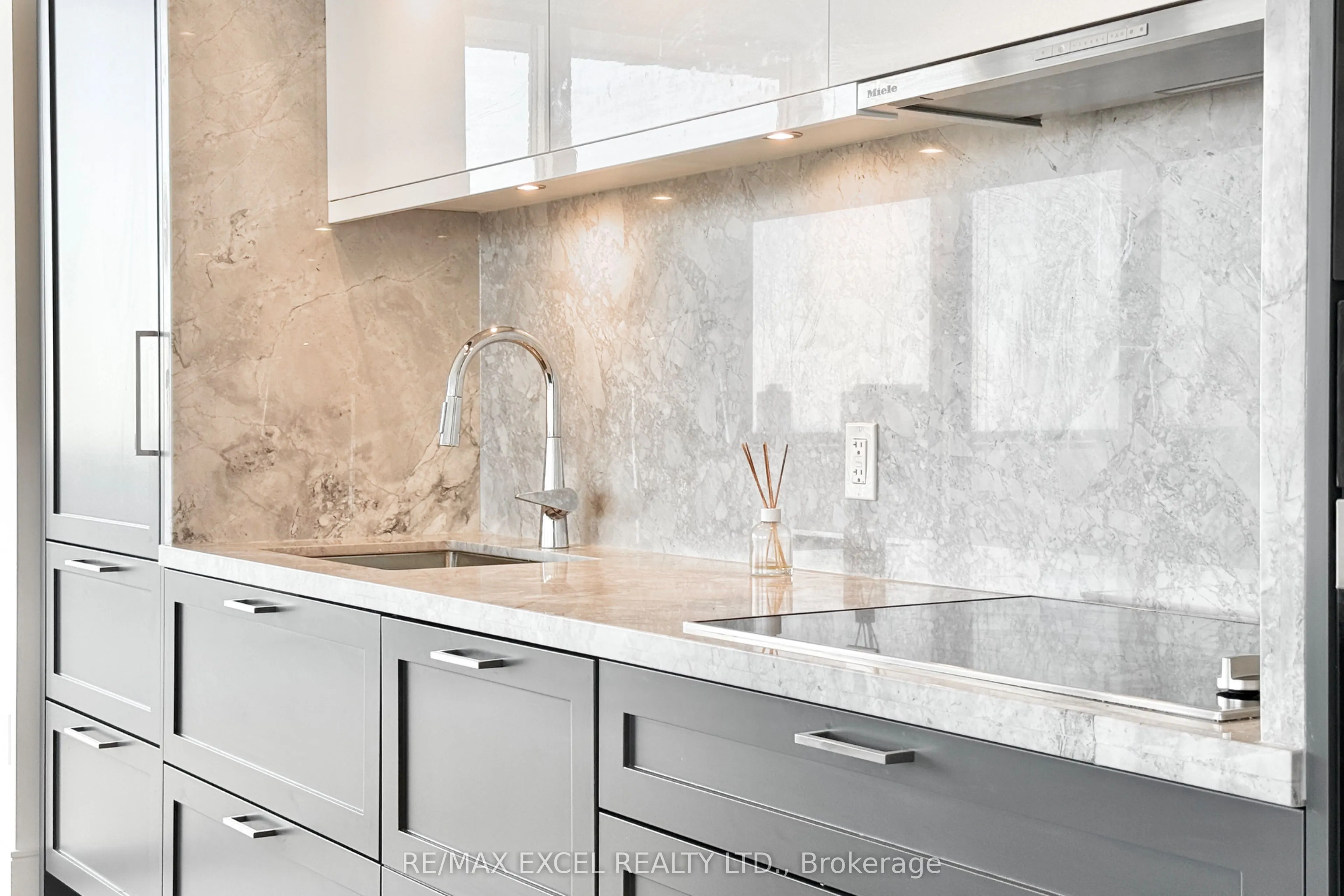 30 Inn On The Park Drive, #3409