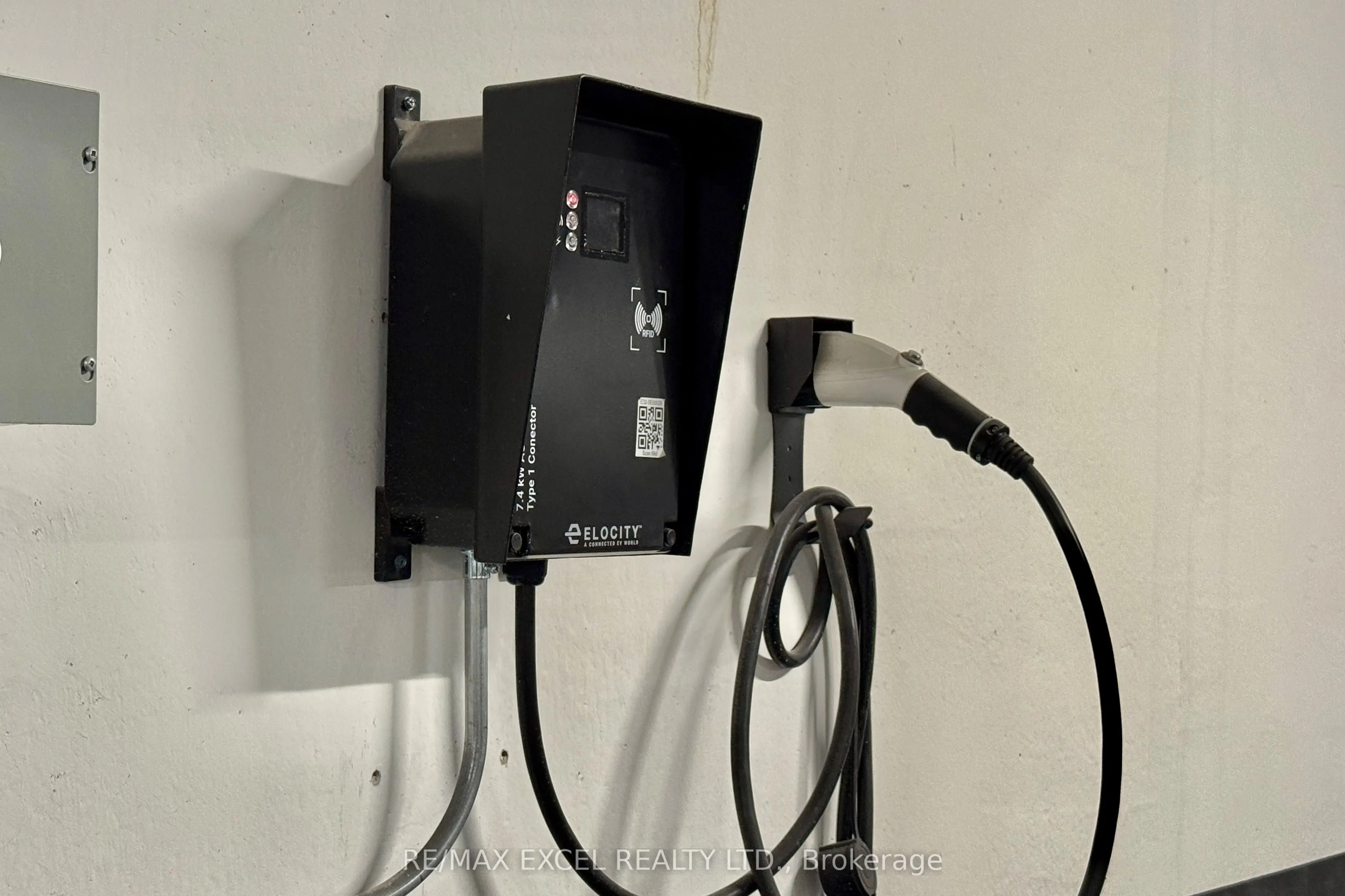 30 Inn On The Park Drive, #3409