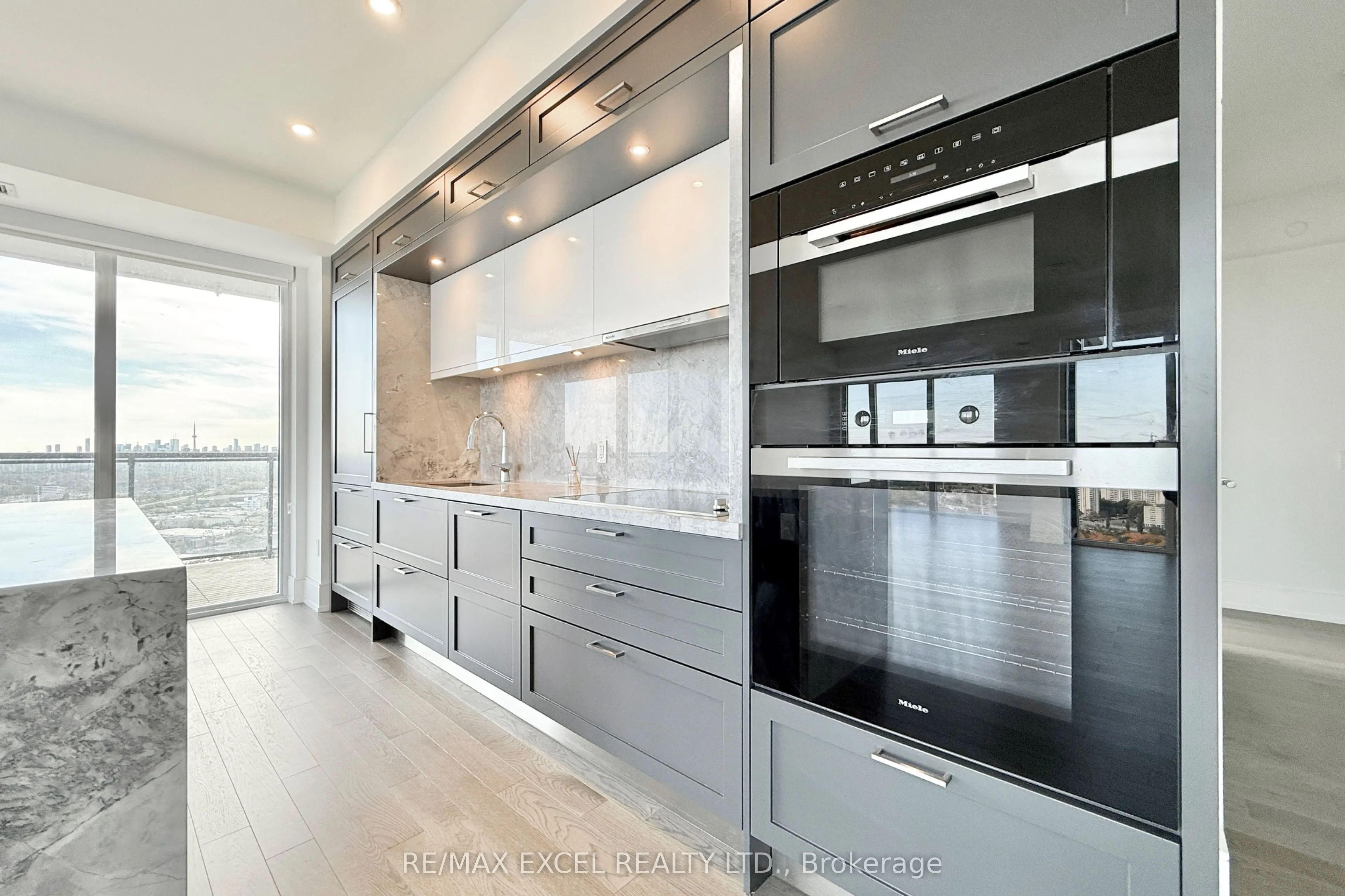 30 Inn On The Park Drive, #3409