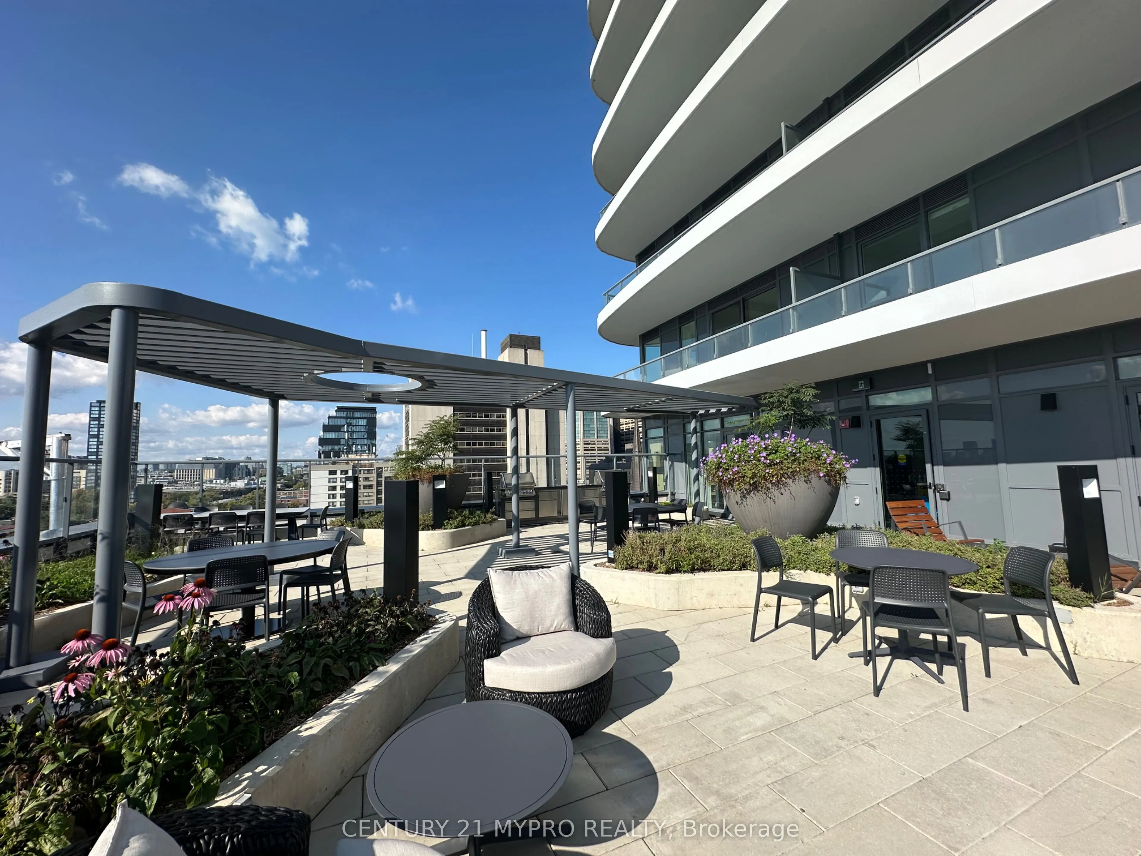 280 Dundas Street W, #1204