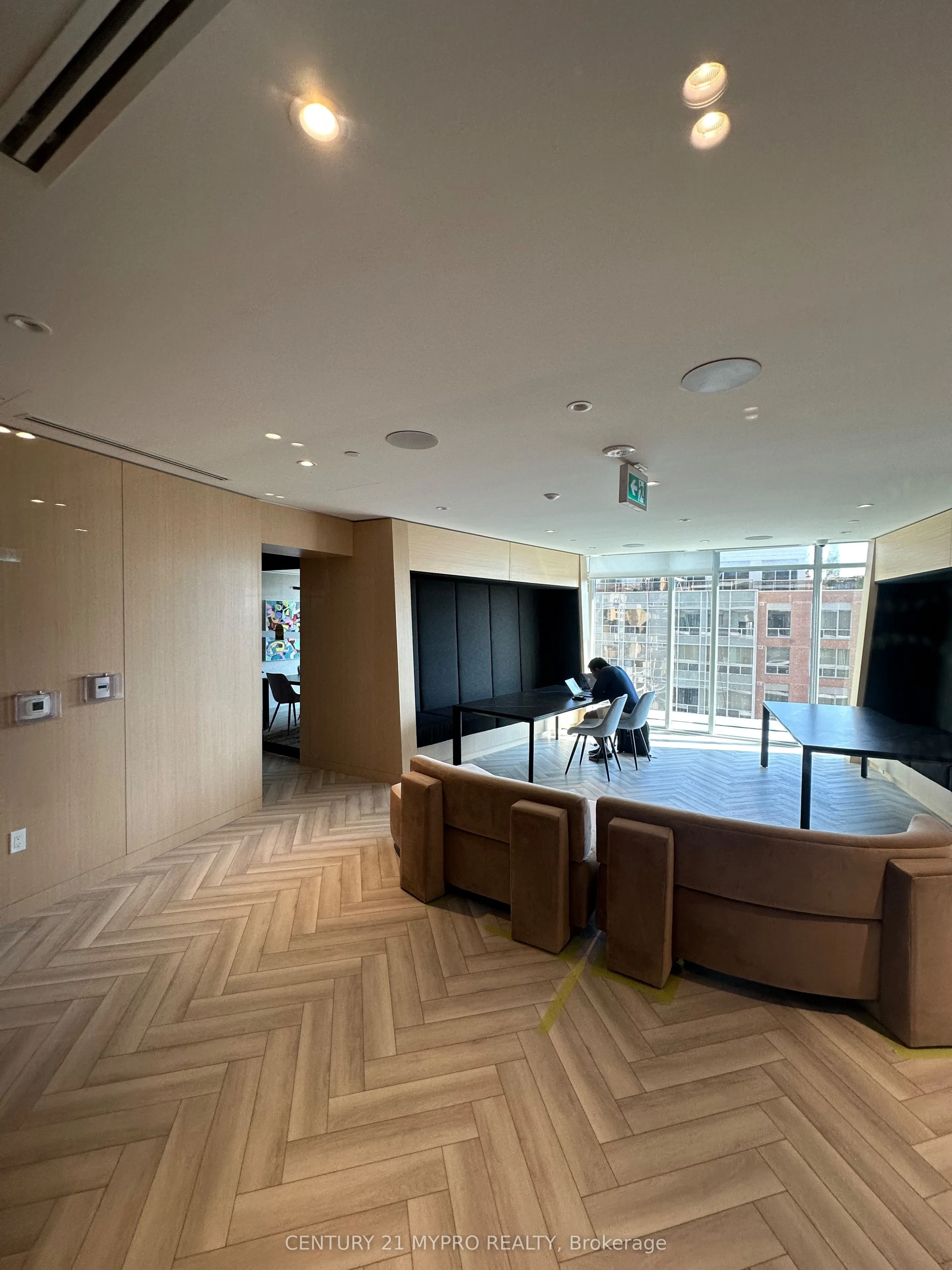 280 Dundas Street W, #1204