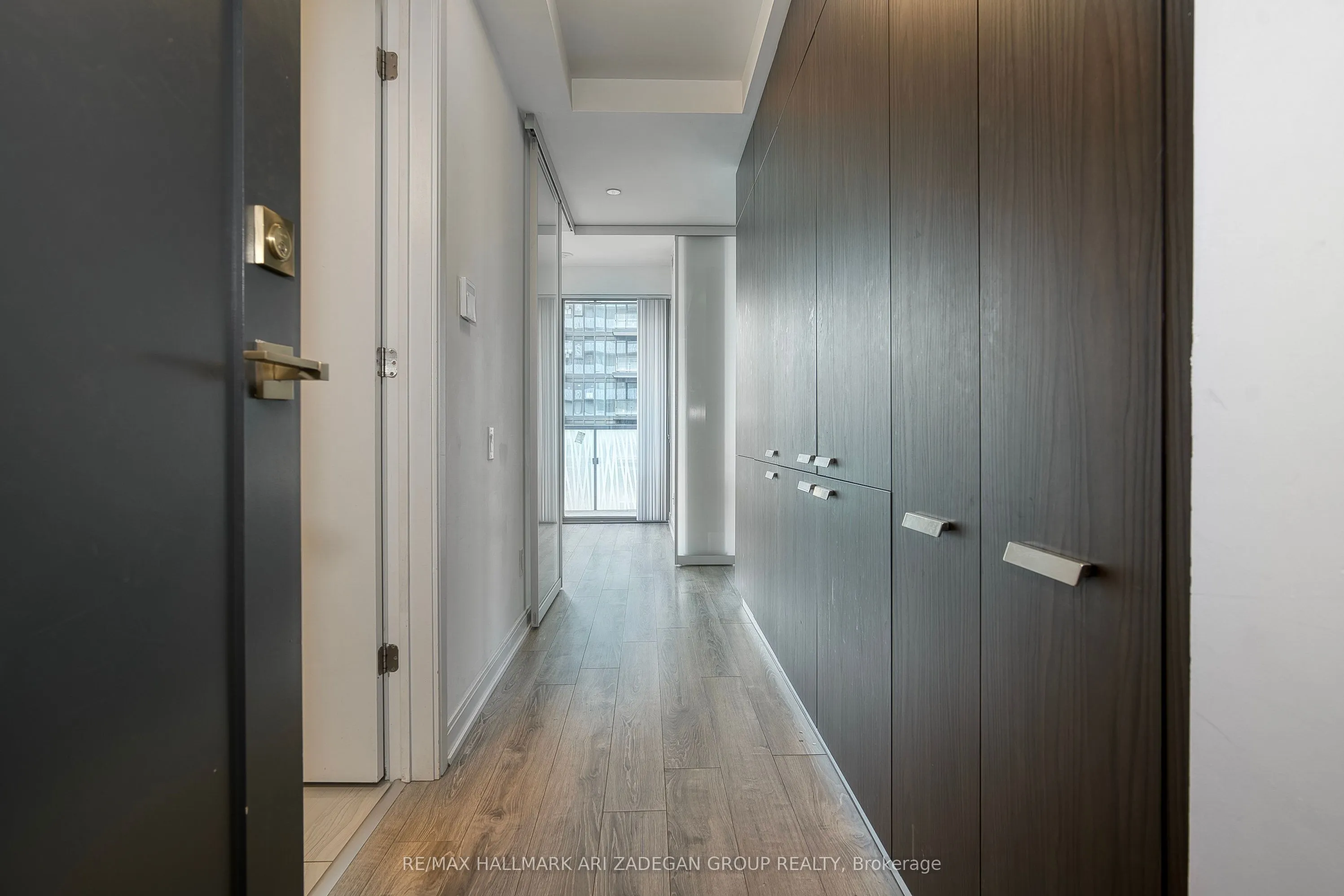 50 Charles Street E, #1415