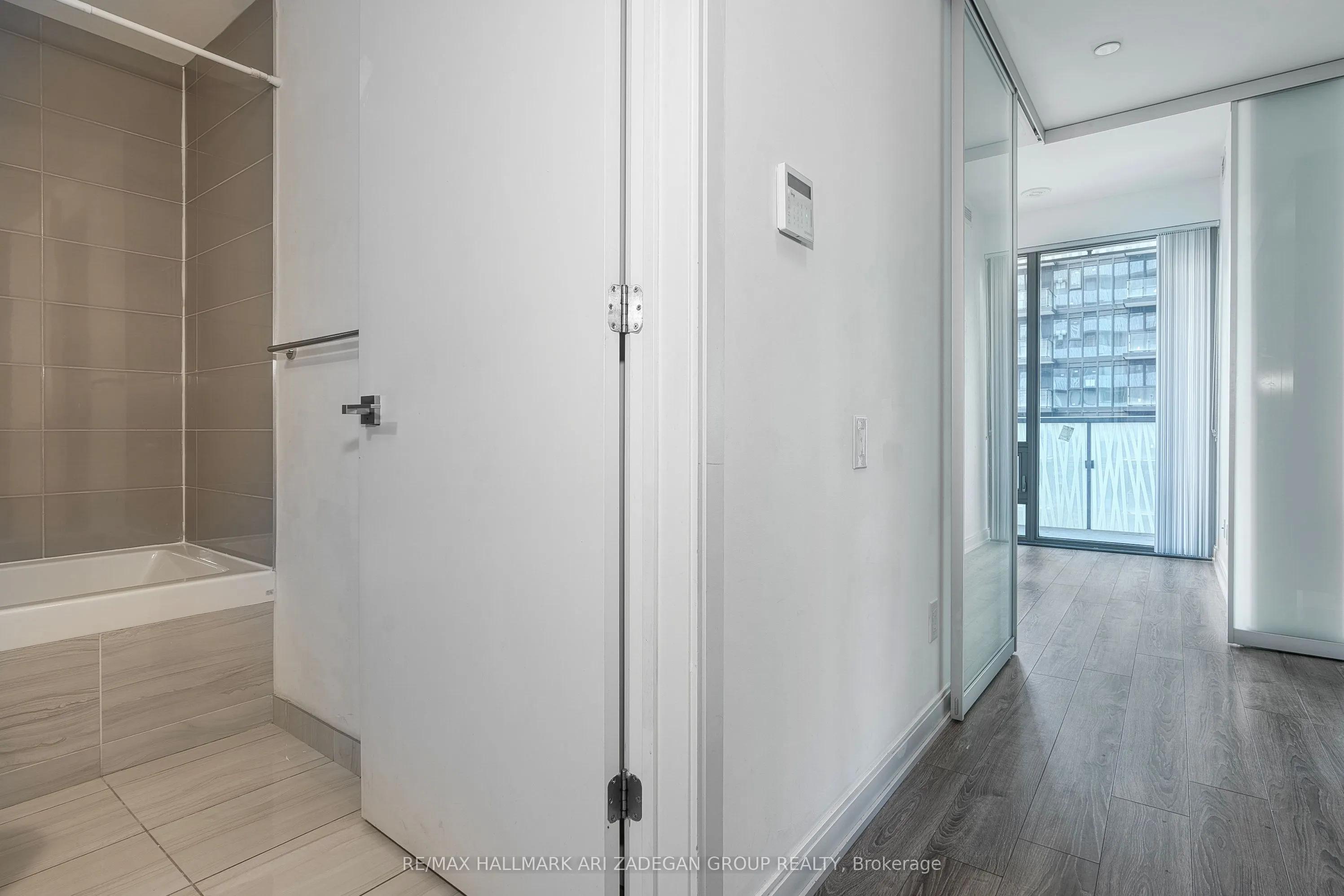 50 Charles Street E, #1415