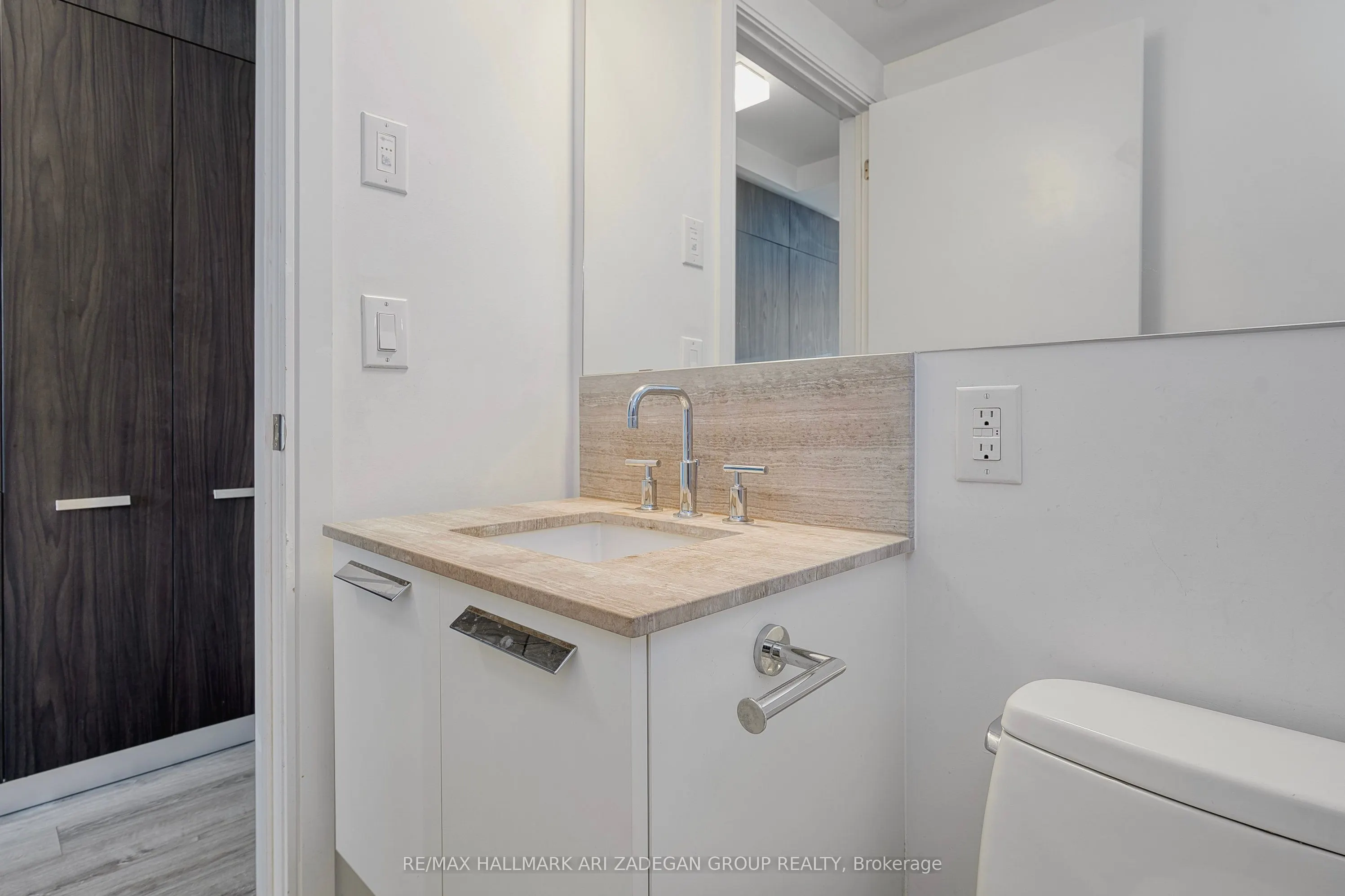 50 Charles Street E, #1415