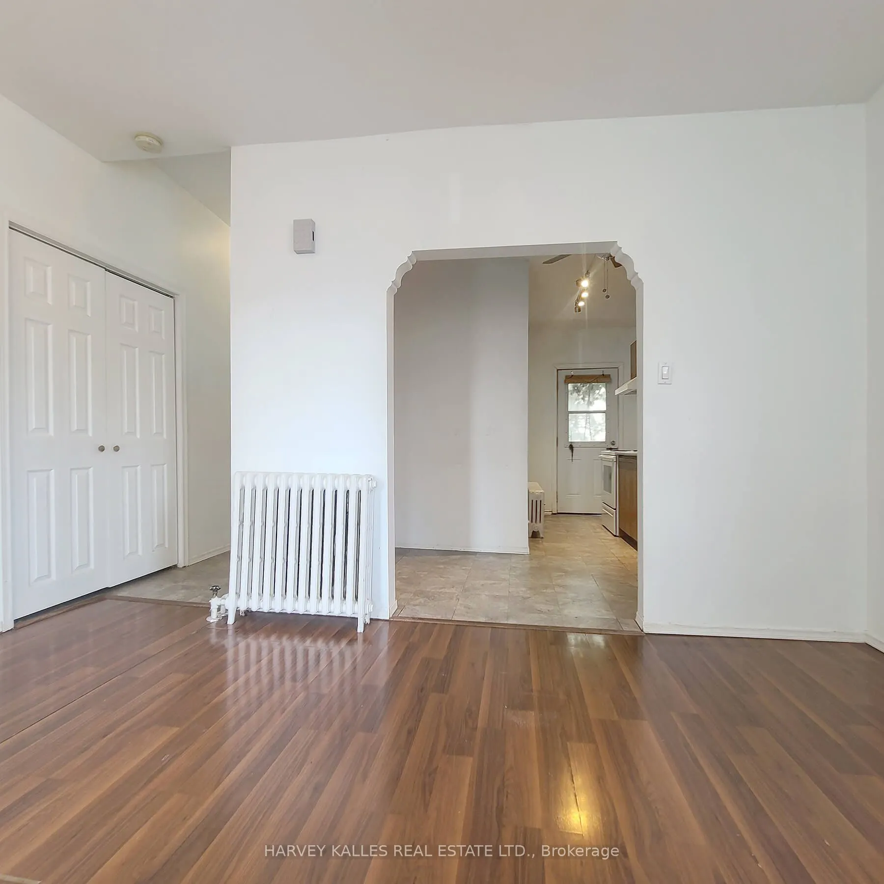 206 Augusta Avenue, #2nd Floor