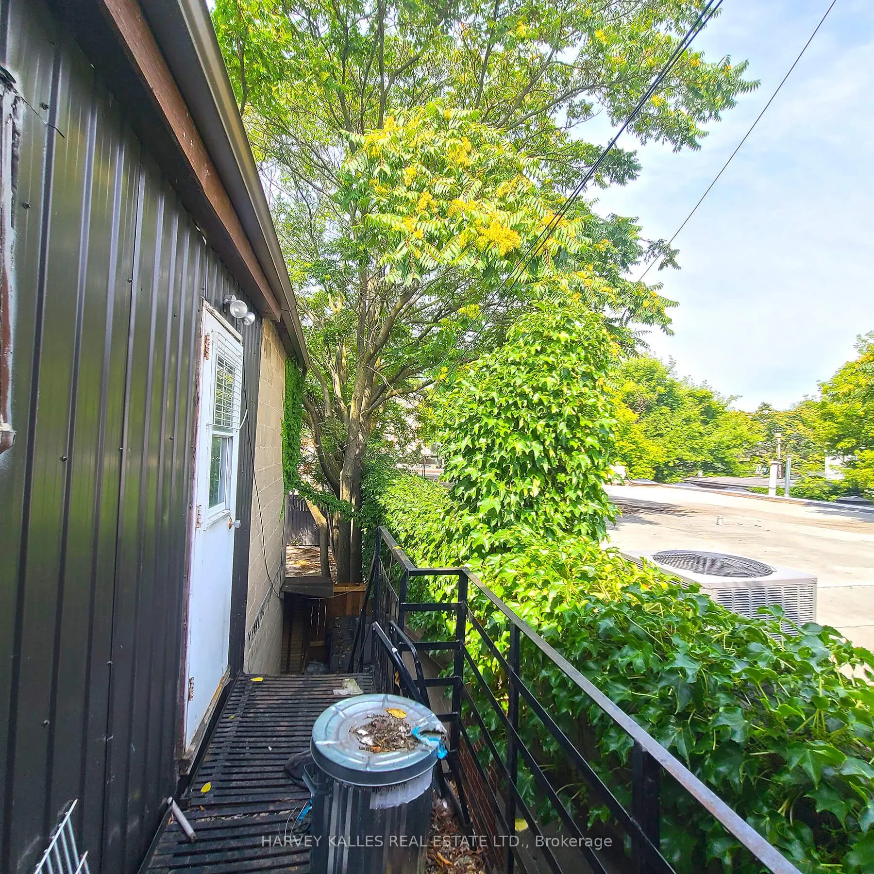 206 Augusta Avenue, #2nd Floor