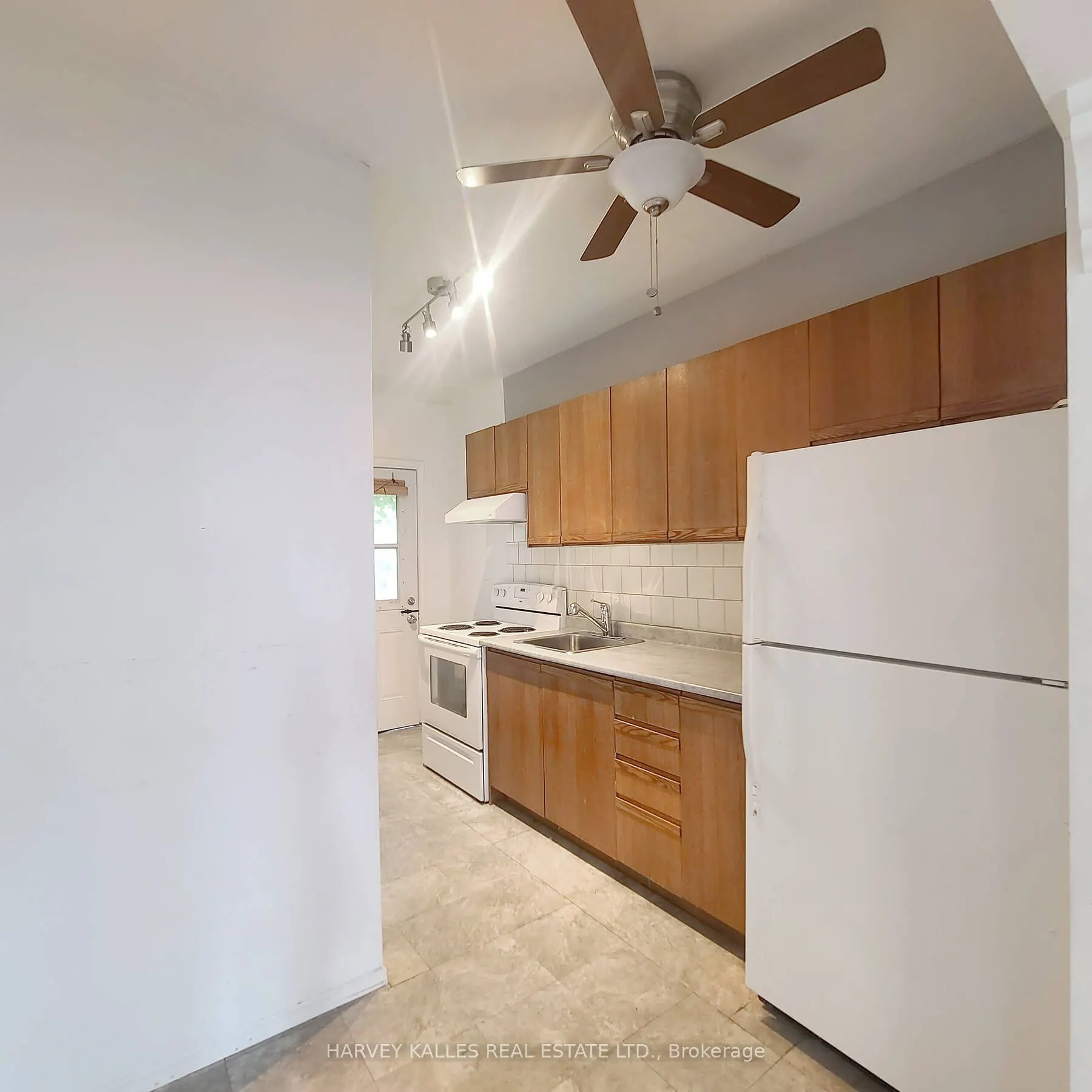 206 Augusta Avenue, #2nd Floor