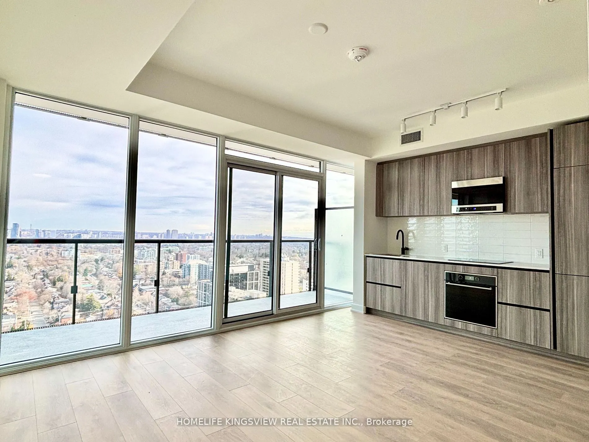 127 Broadway Avenue, #2711