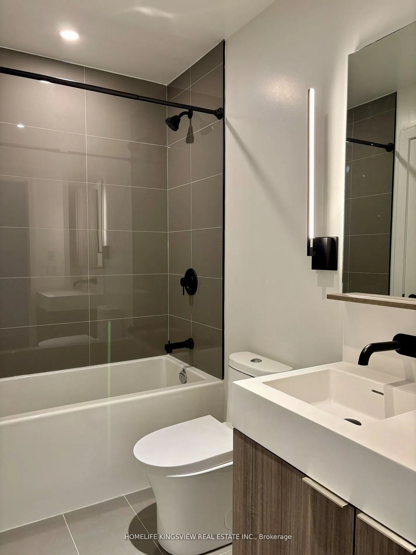 127 Broadway Avenue, #2711