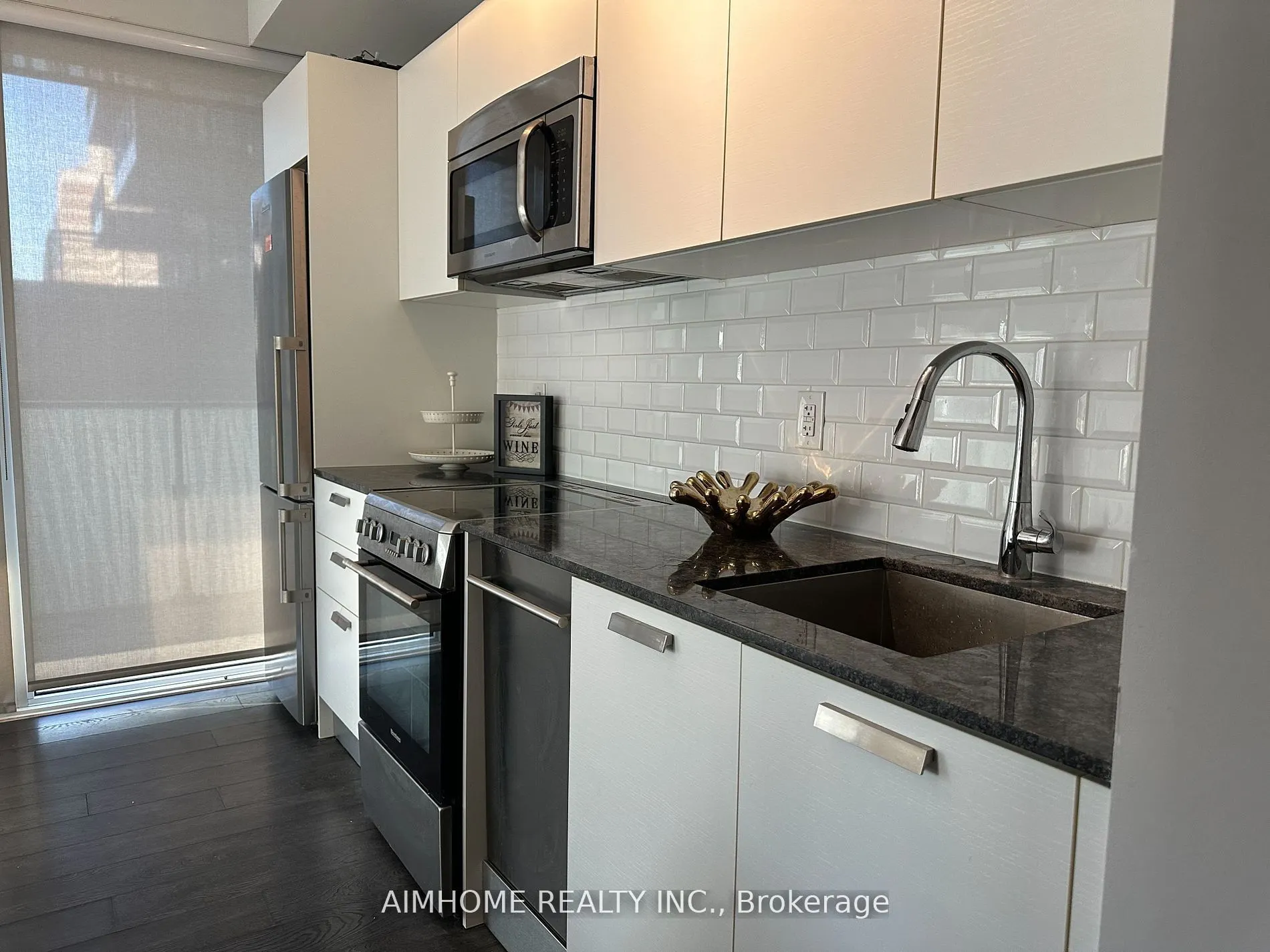 42 Charles Street E, #704