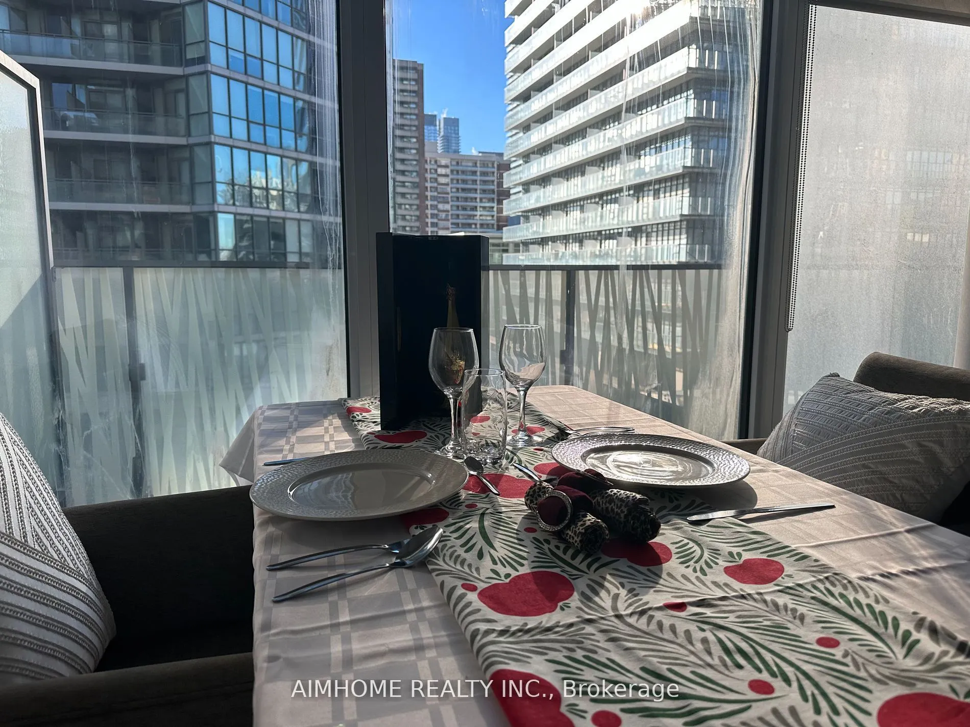 42 Charles Street E, #704
