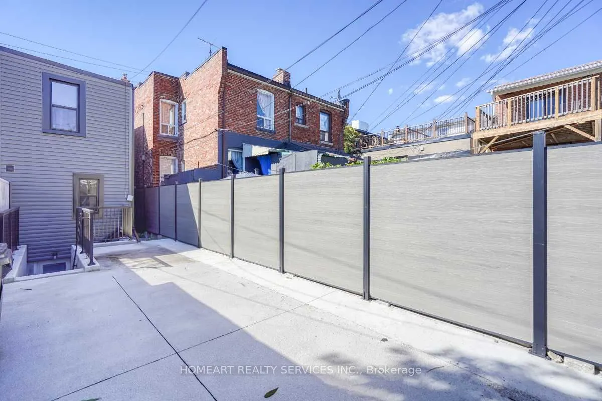 613 Dufferin Street