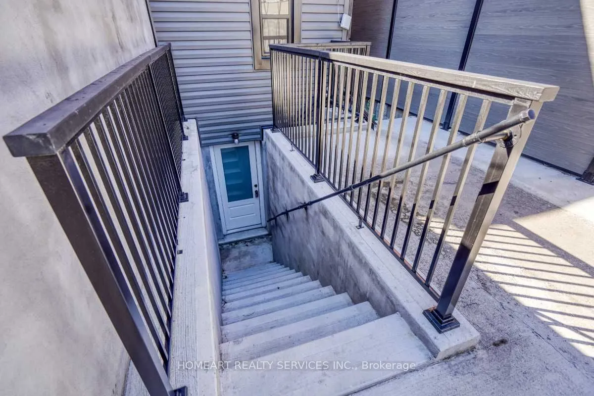 613 Dufferin Street