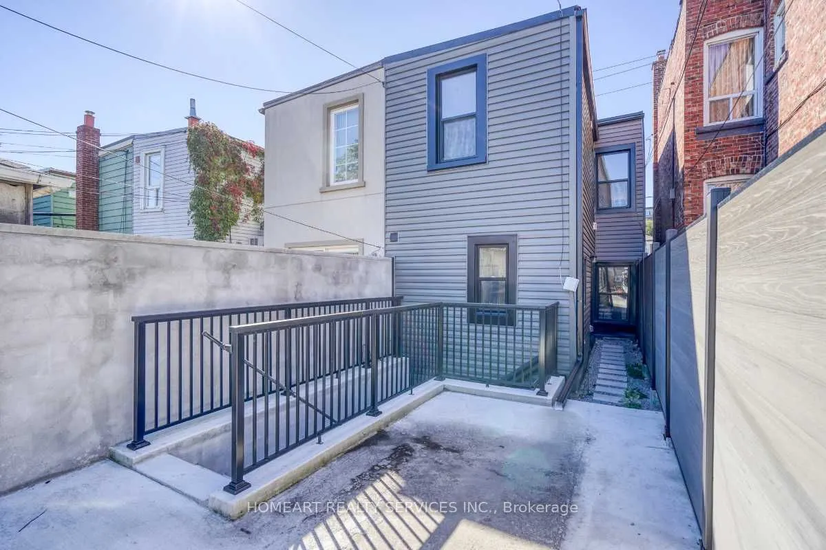 613 Dufferin Street