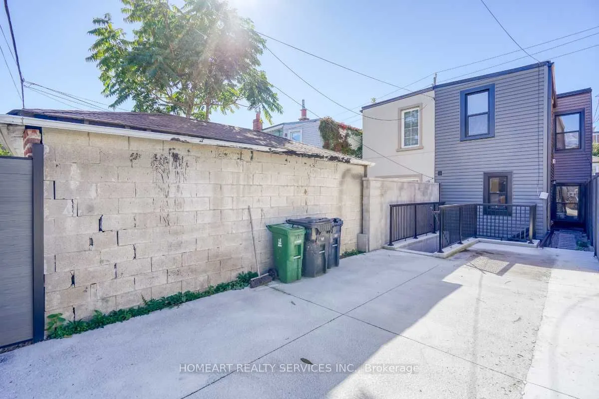 613 Dufferin Street