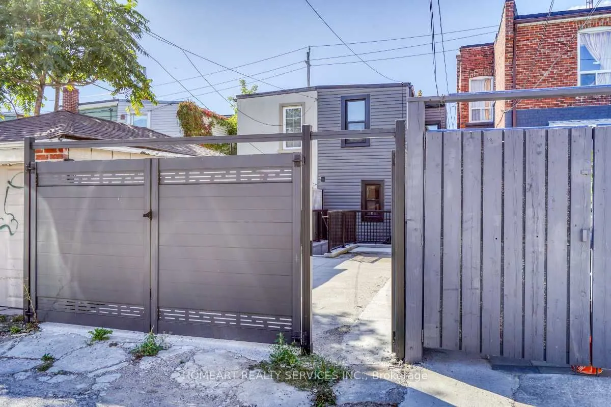 613 Dufferin Street