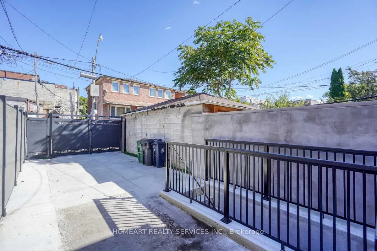 613 Dufferin Street