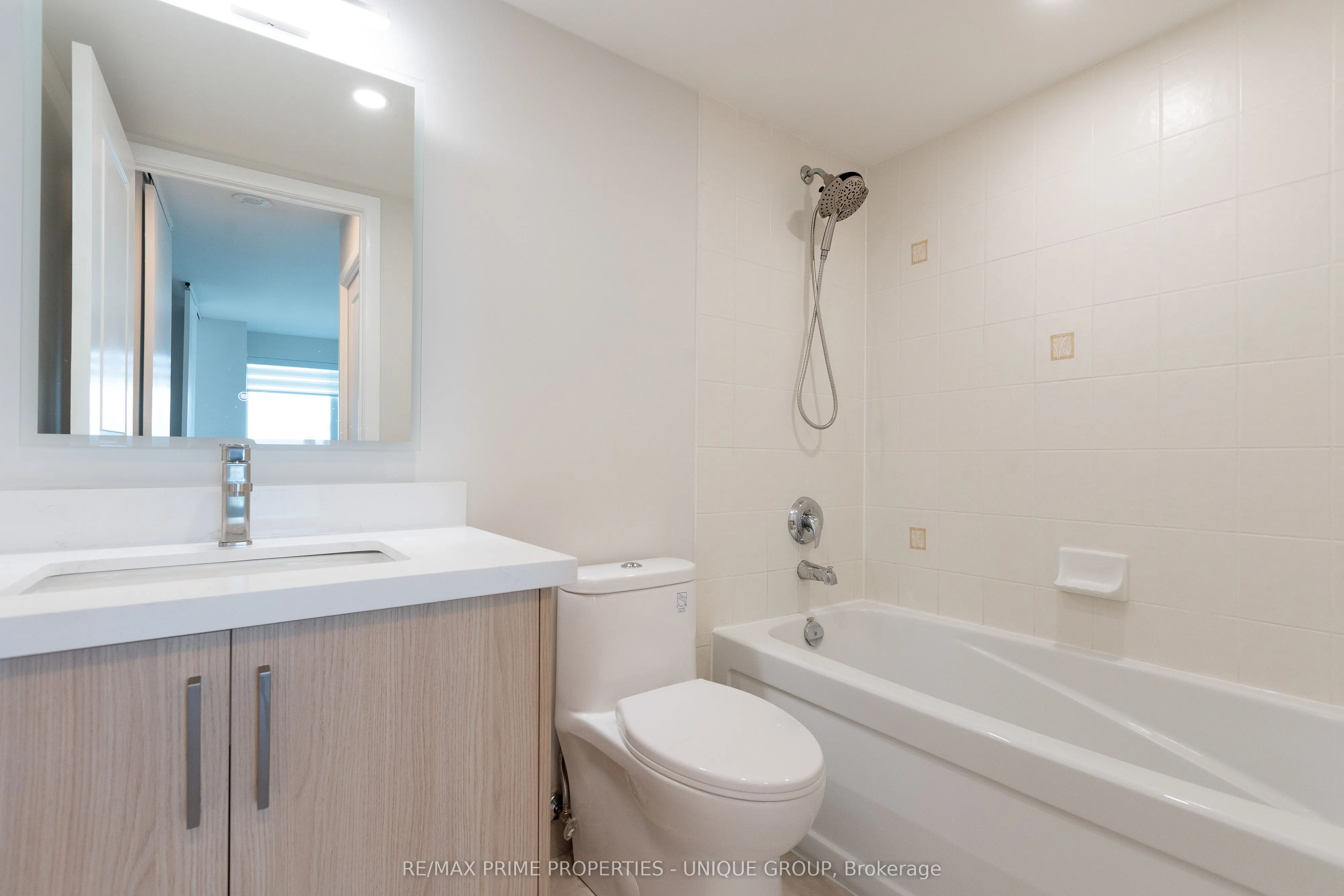 18 Yonge Street, #2706