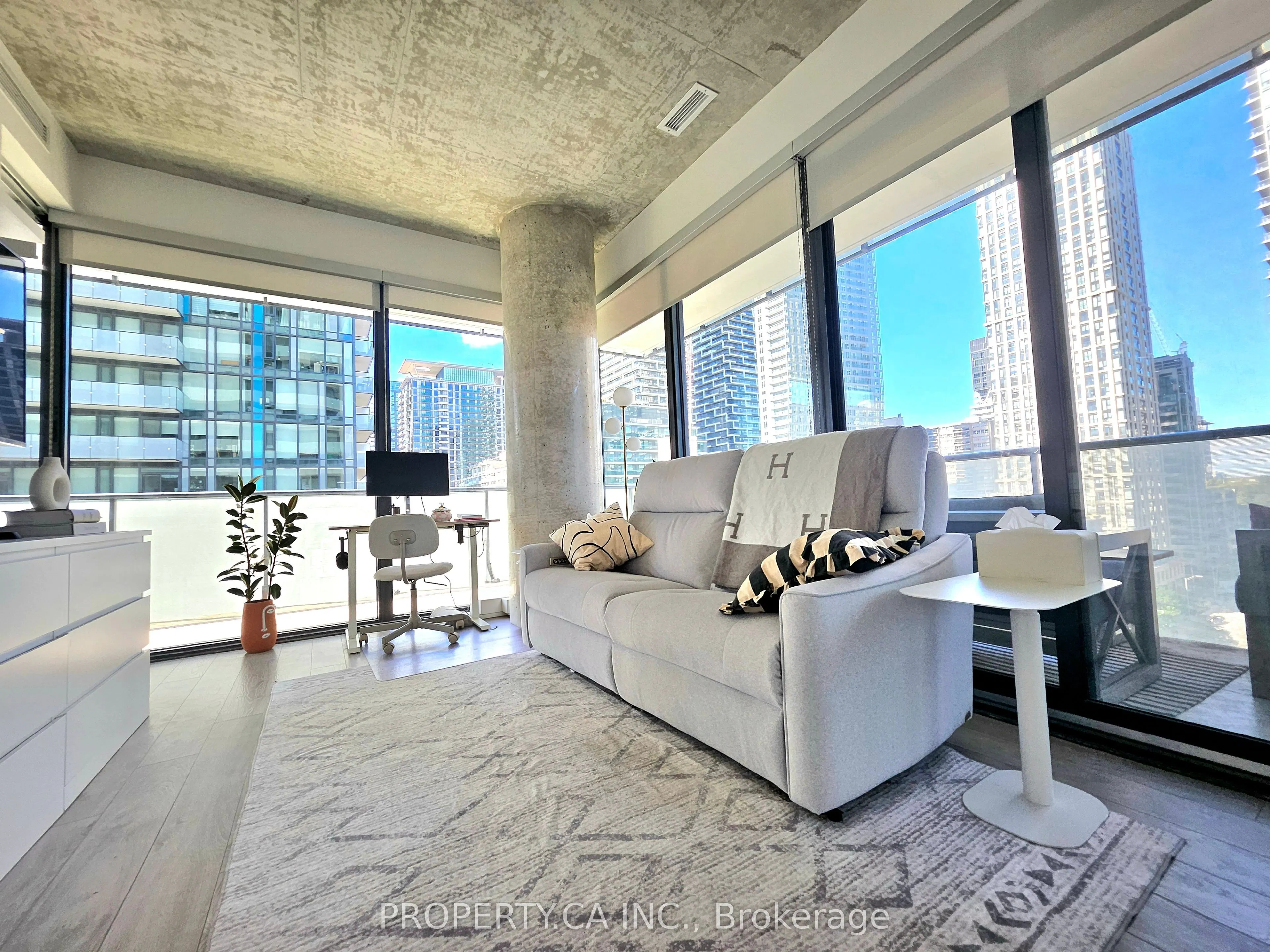 185 Roehampton Avenue, #803