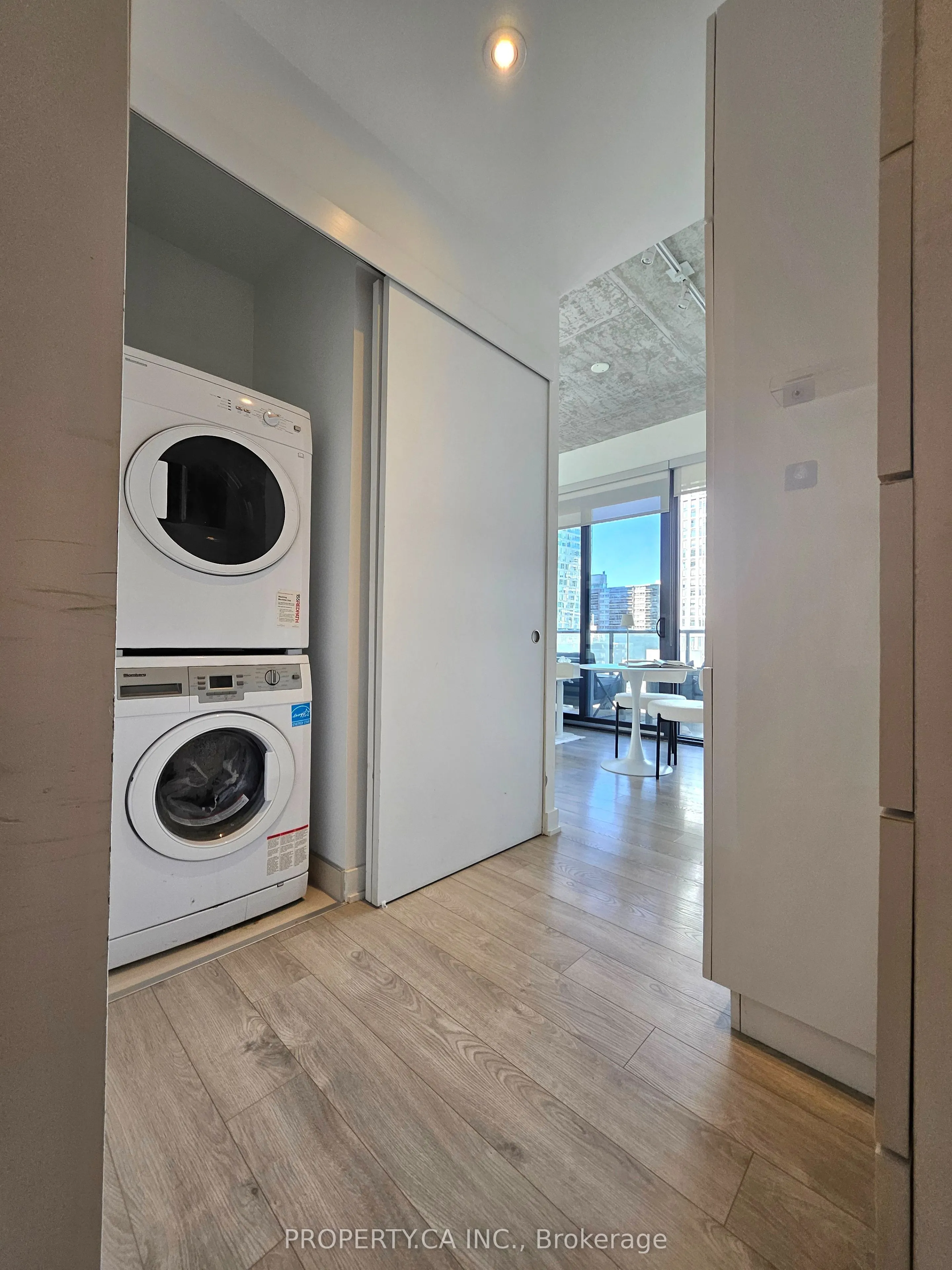185 Roehampton Avenue, #803