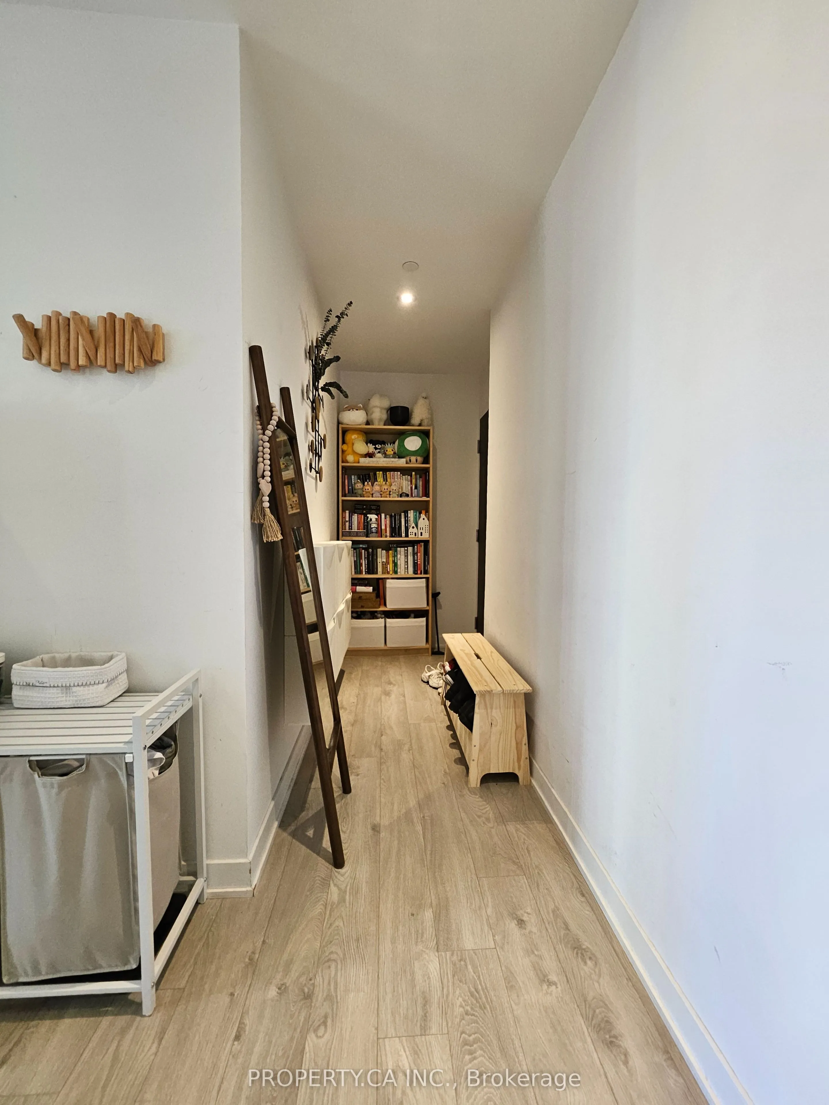 185 Roehampton Avenue, #803