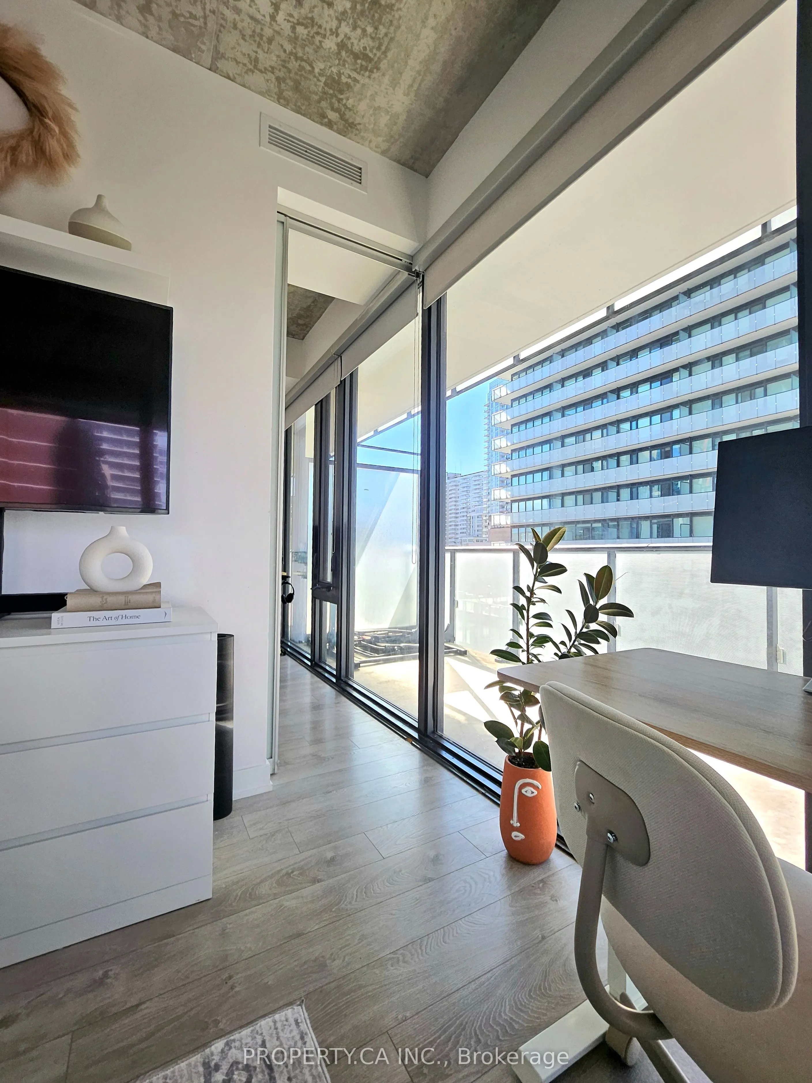 185 Roehampton Avenue, #803