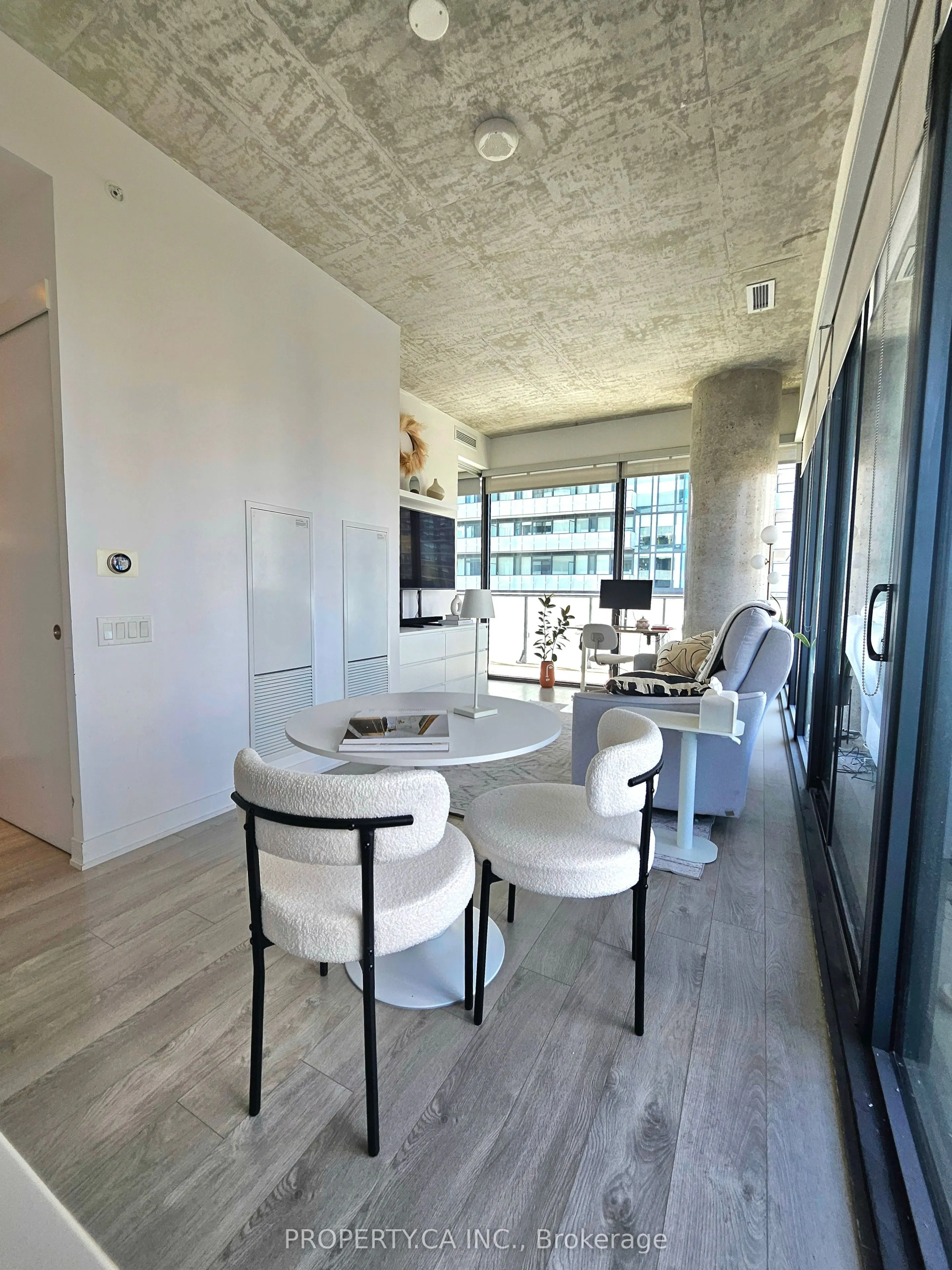 185 Roehampton Avenue, #803