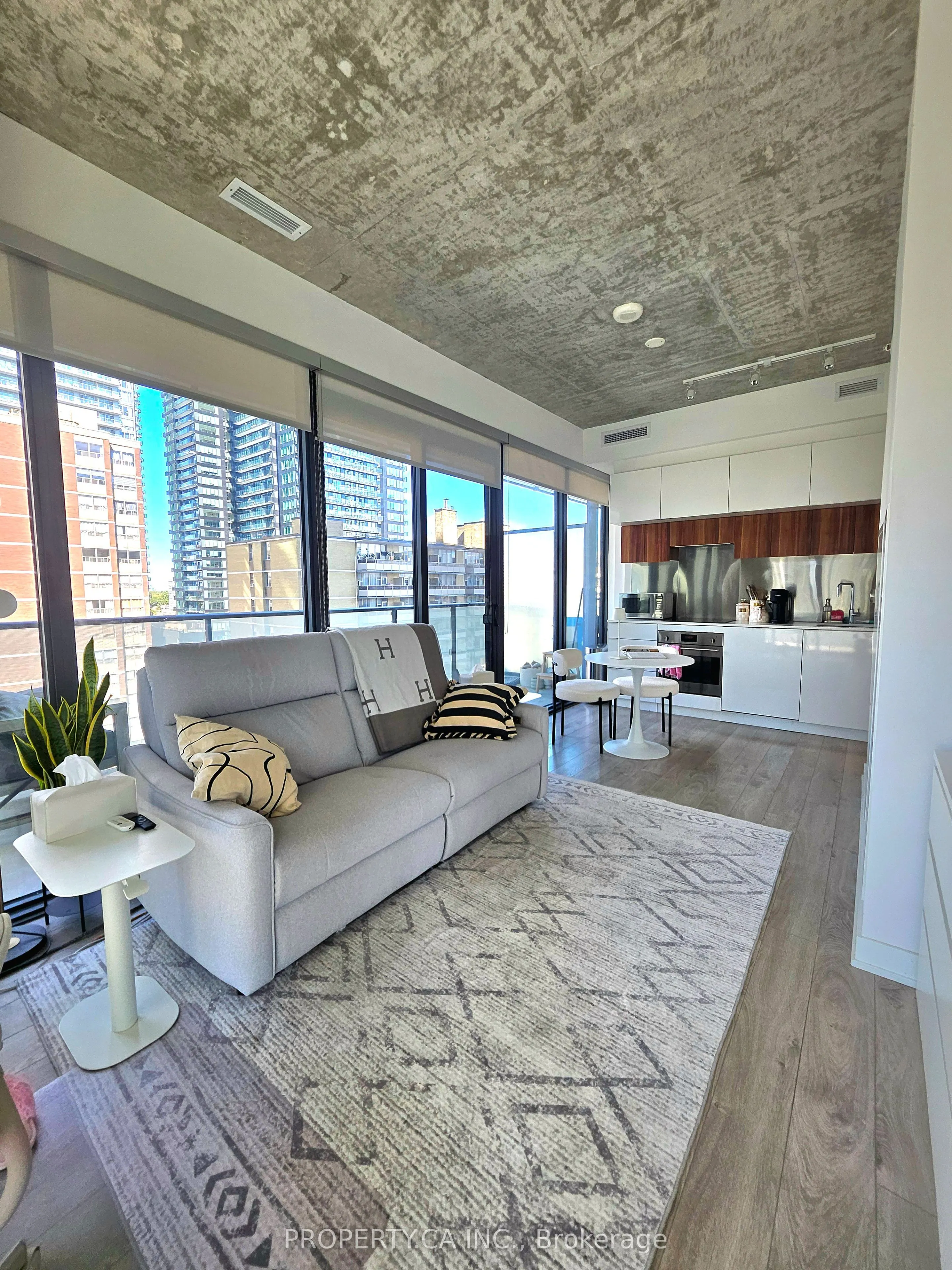 185 Roehampton Avenue, #803