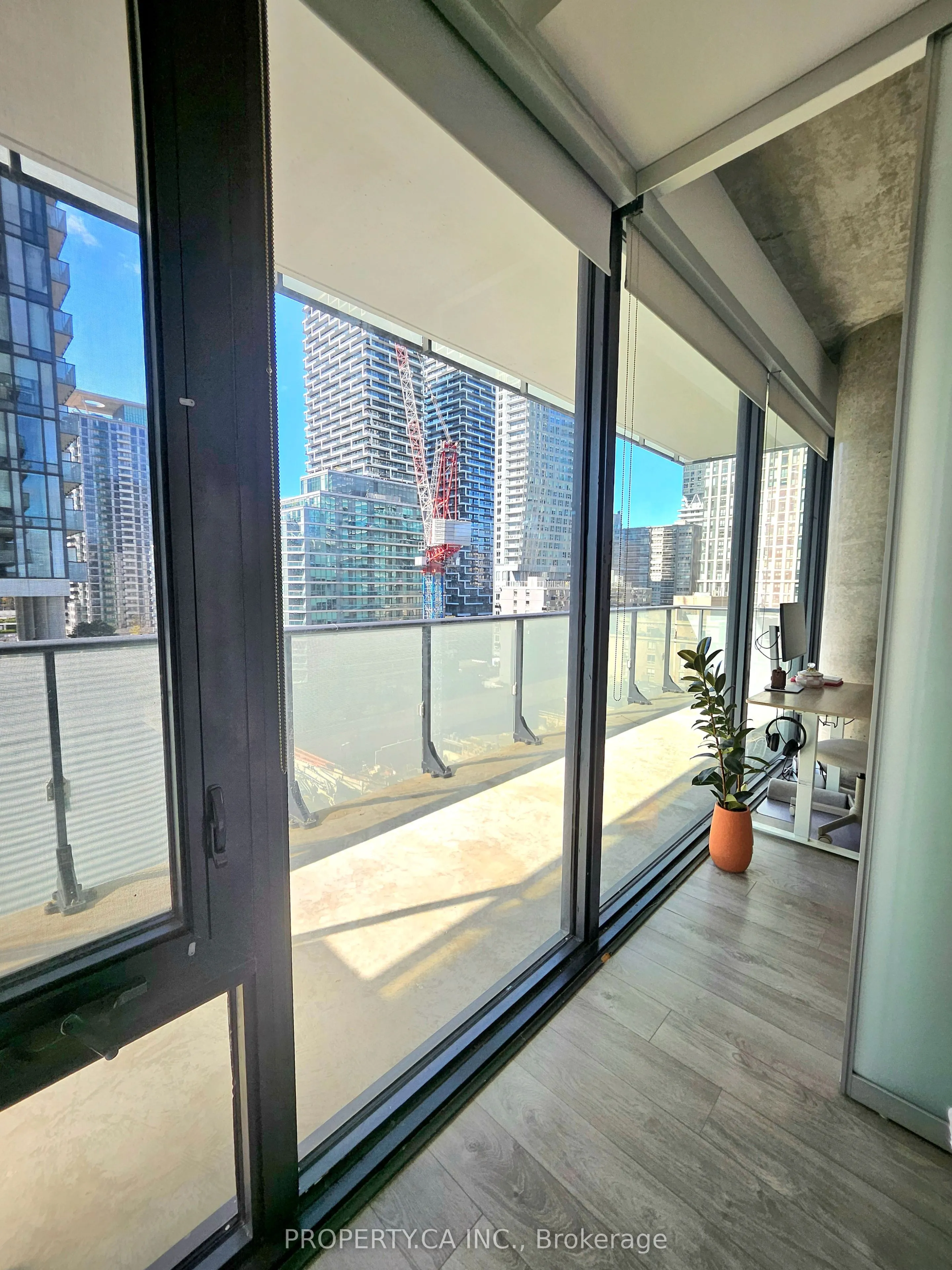185 Roehampton Avenue, #803