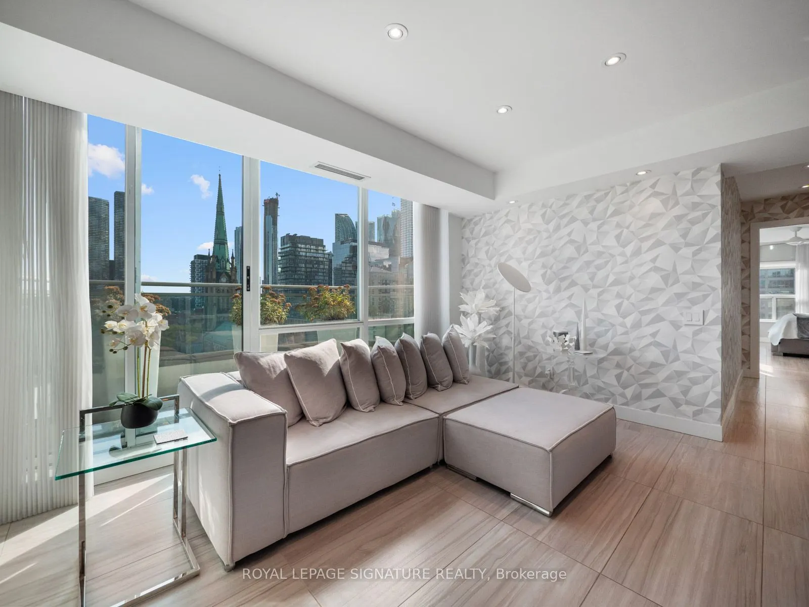 77 Lombard Street, #Ph03