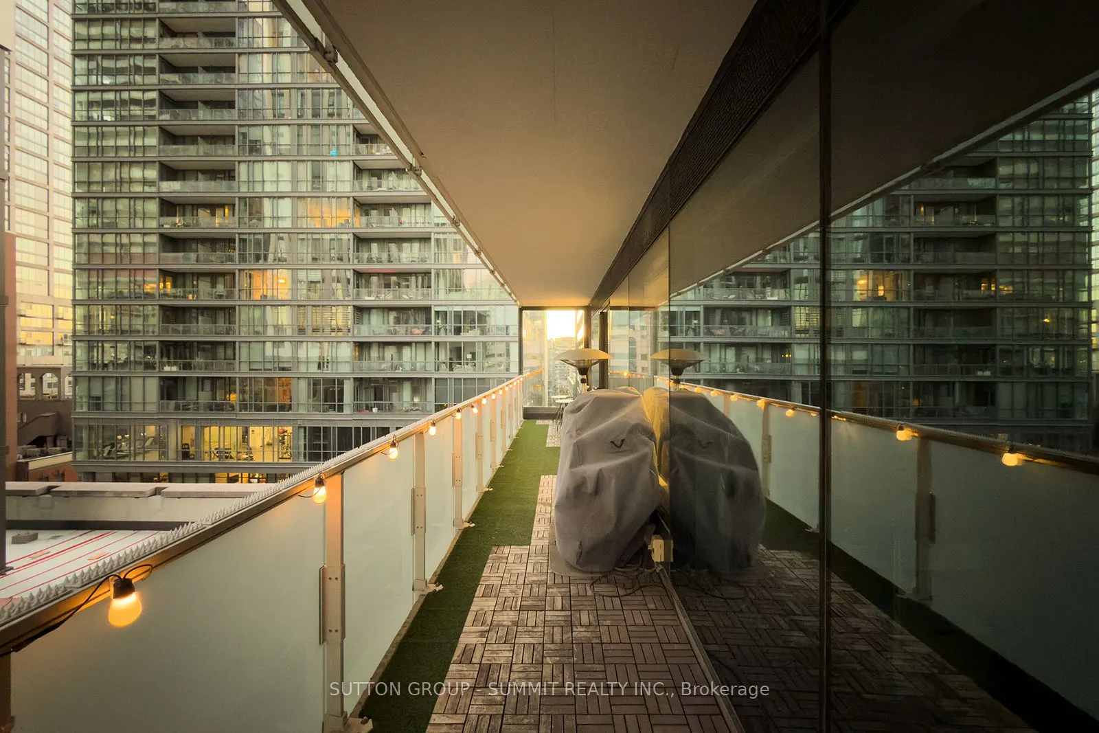 11 Charlotte Street, #902